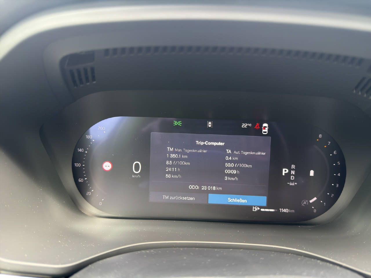 VOLVO XC60 2.0 B5 MH Plus Dark AWD-image-13