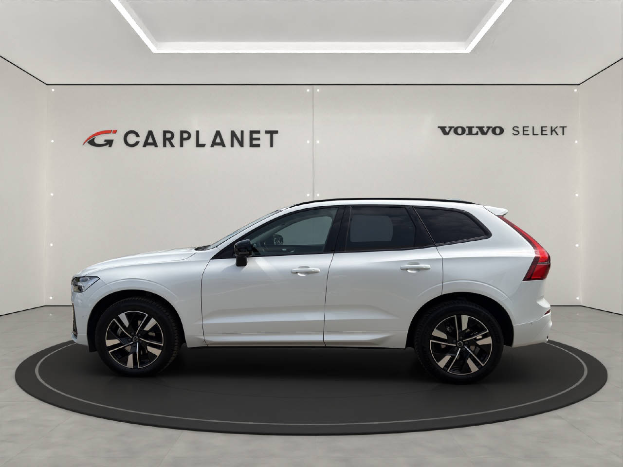 VOLVO XC60 2.0 B5 MH Plus Dark AWD-showroom-element-3