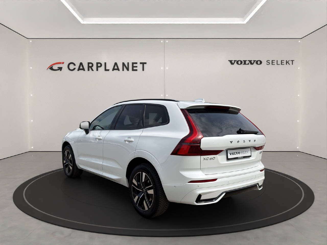 VOLVO XC60 2.0 B5 MH Plus Dark AWD-showroom-element-2