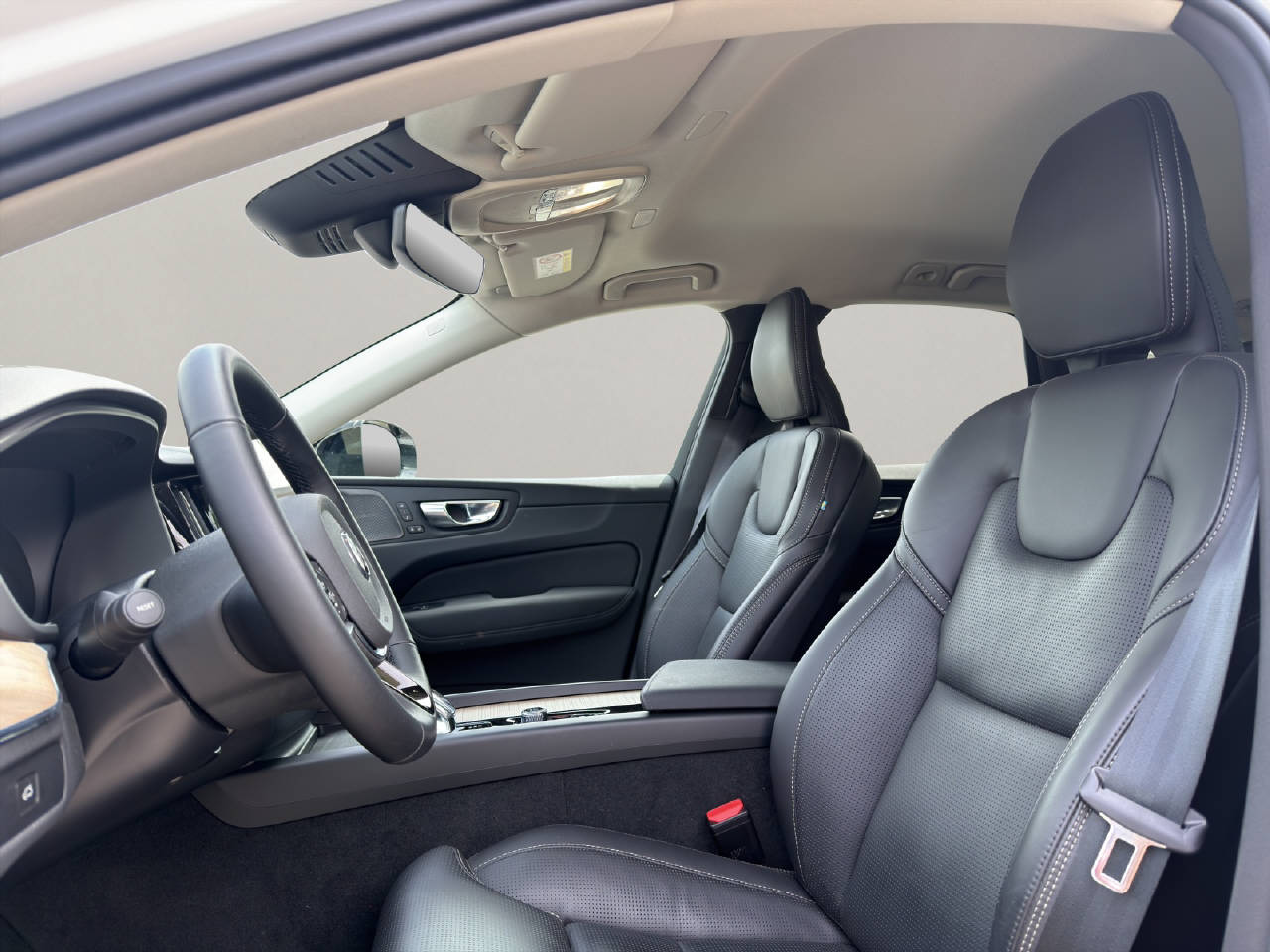 VOLVO XC60 2.0 B5 MH Plus Dark AWD-image-7