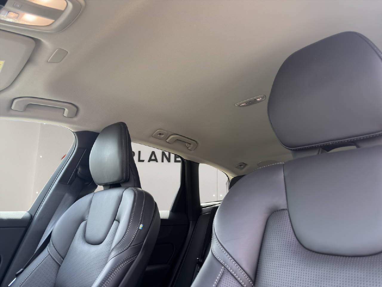 VOLVO XC60 2.0 B5 MH Plus Dark AWD-image-8