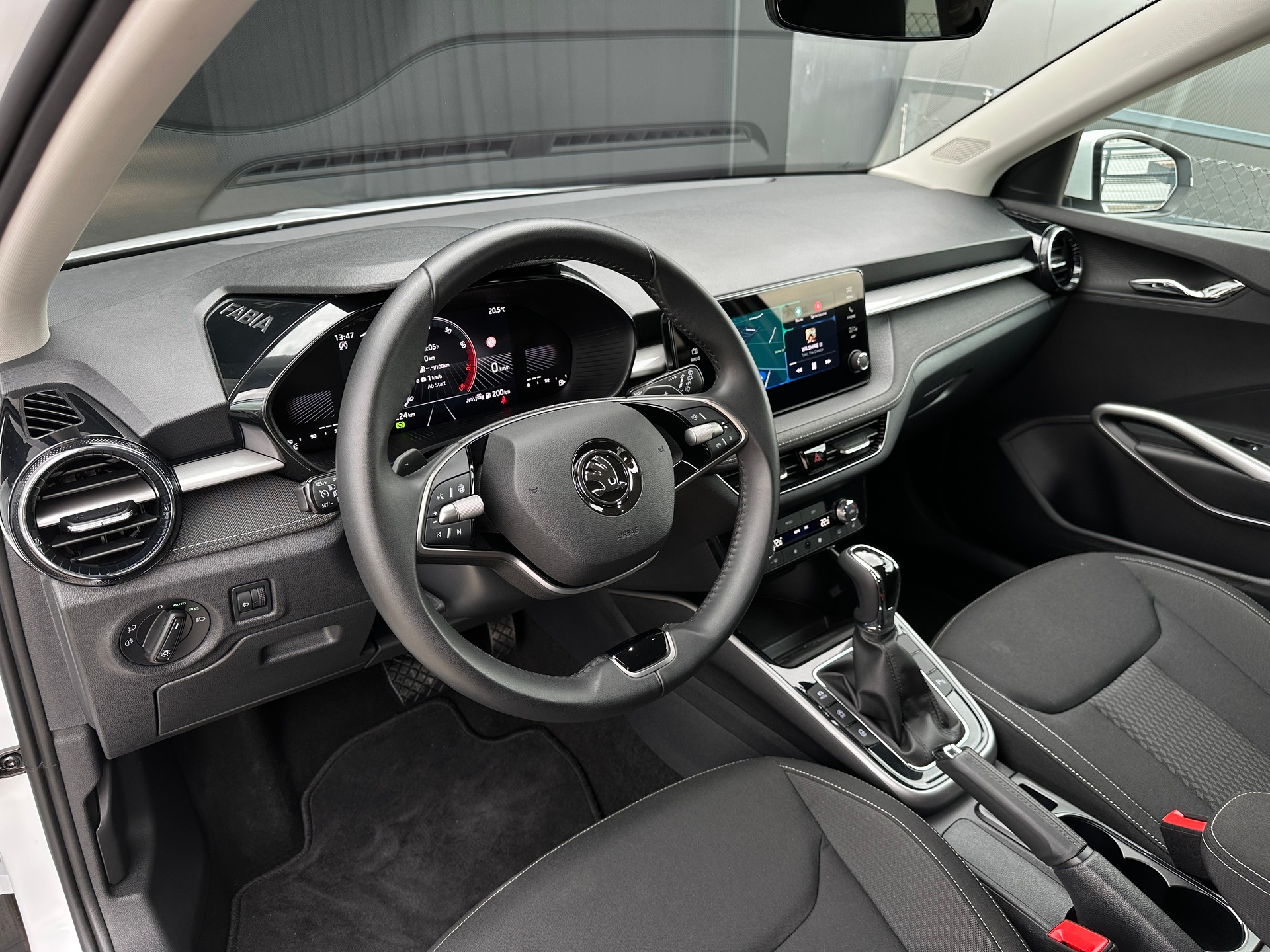 SKODA Fabia 1.0 TSI Selection DSG-image-12