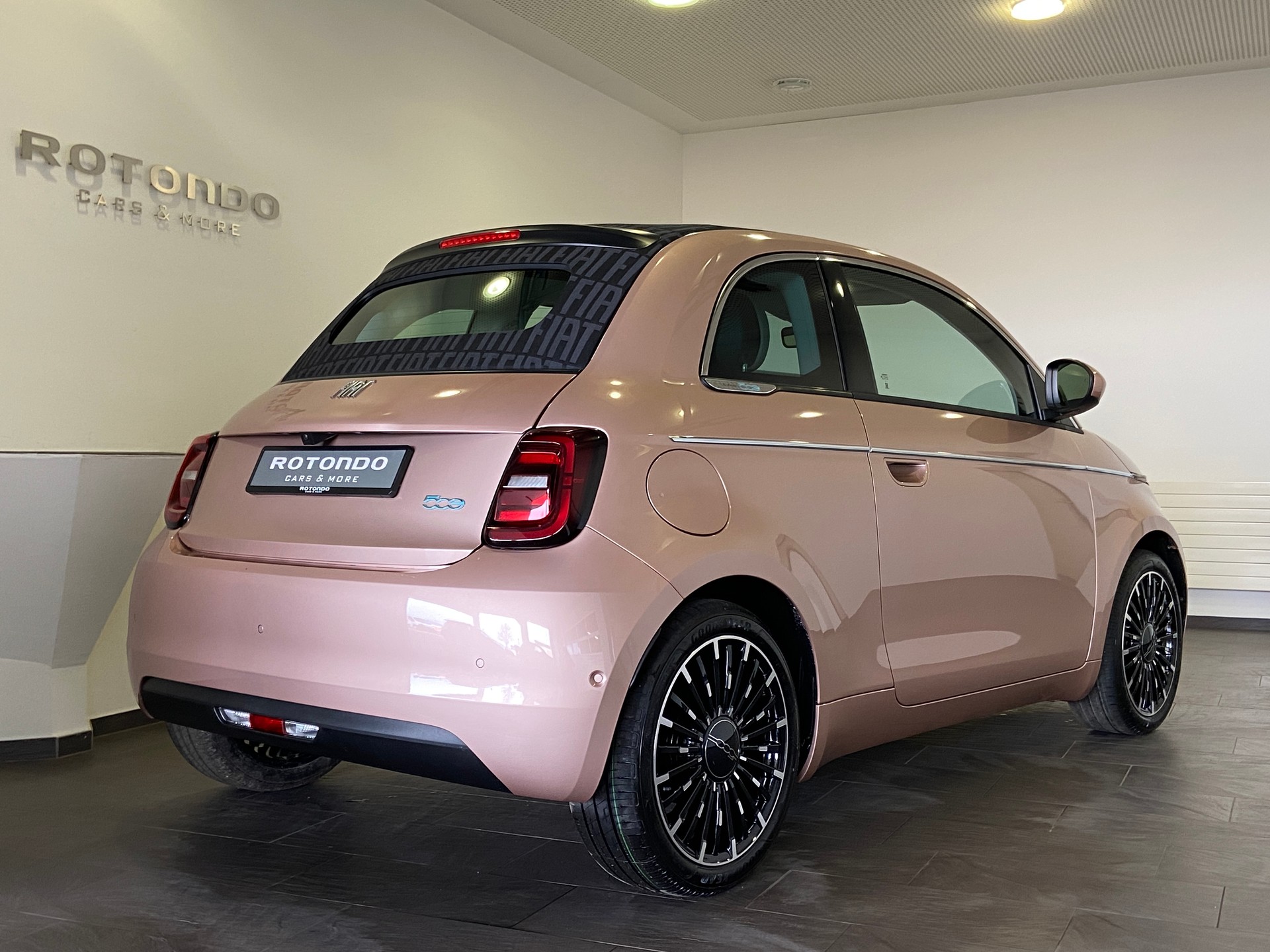 FIAT 500 C electric 87 kW La Prima-showroom-element-1