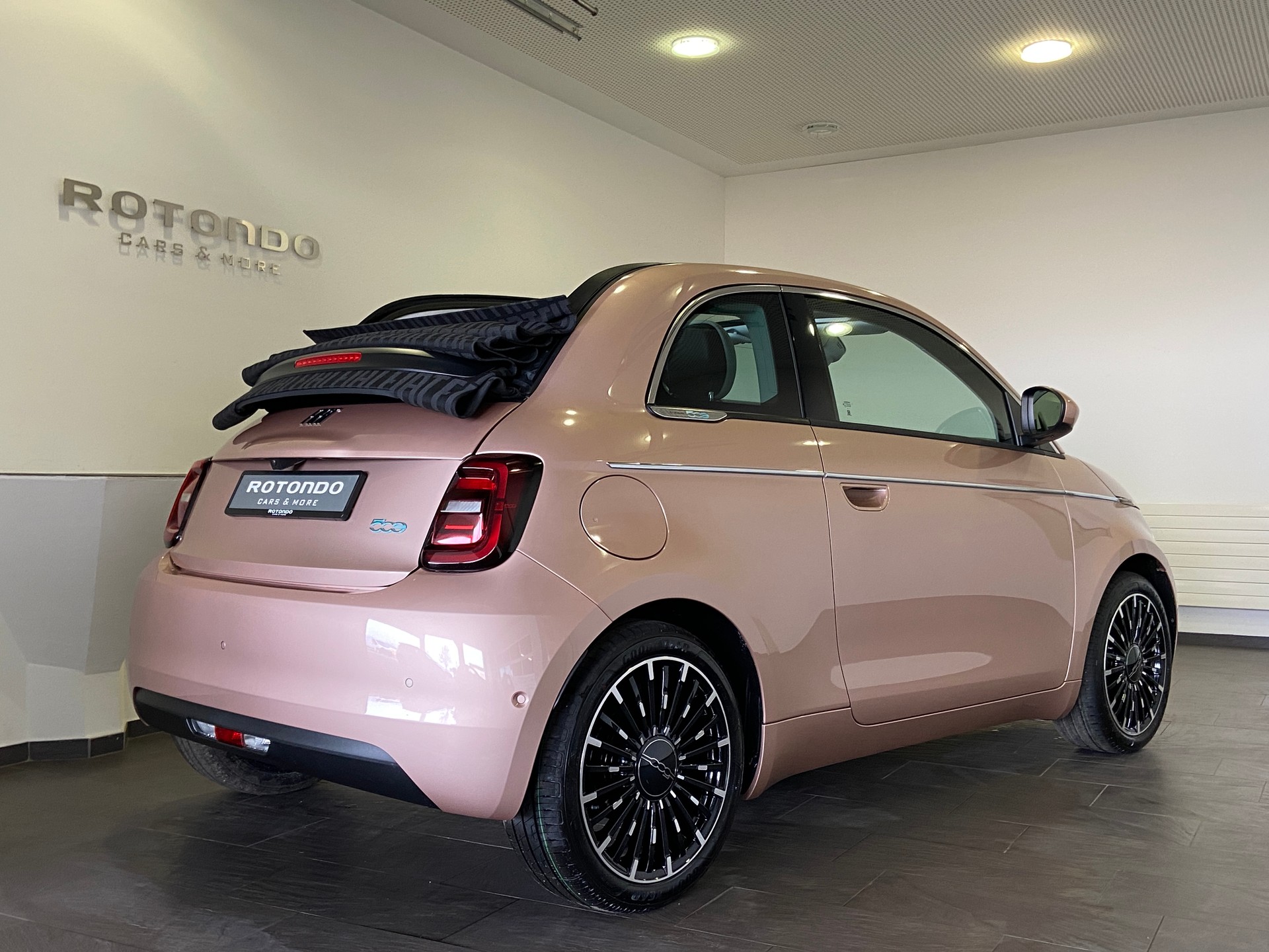 FIAT 500 C electric 87 kW La Prima-showroom-element-2
