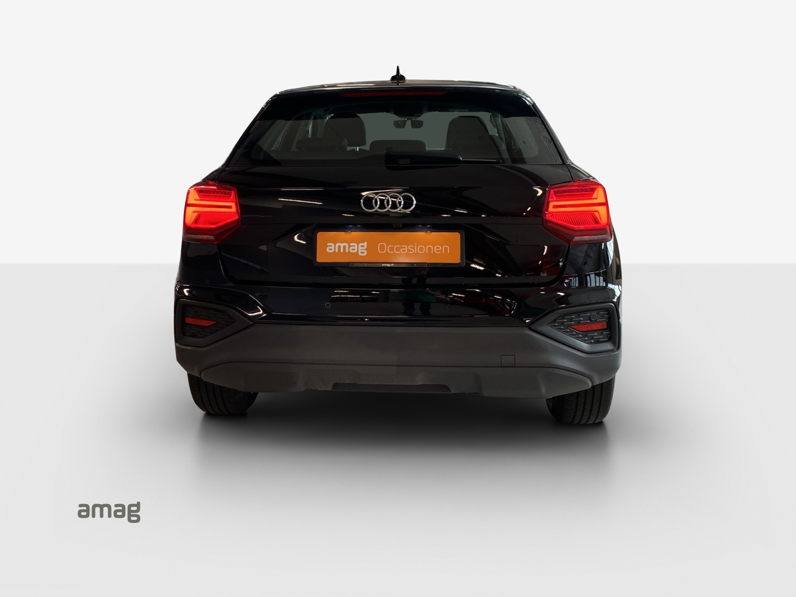 AUDI Q2 35 TFSI S-tronic-showroom-element-3