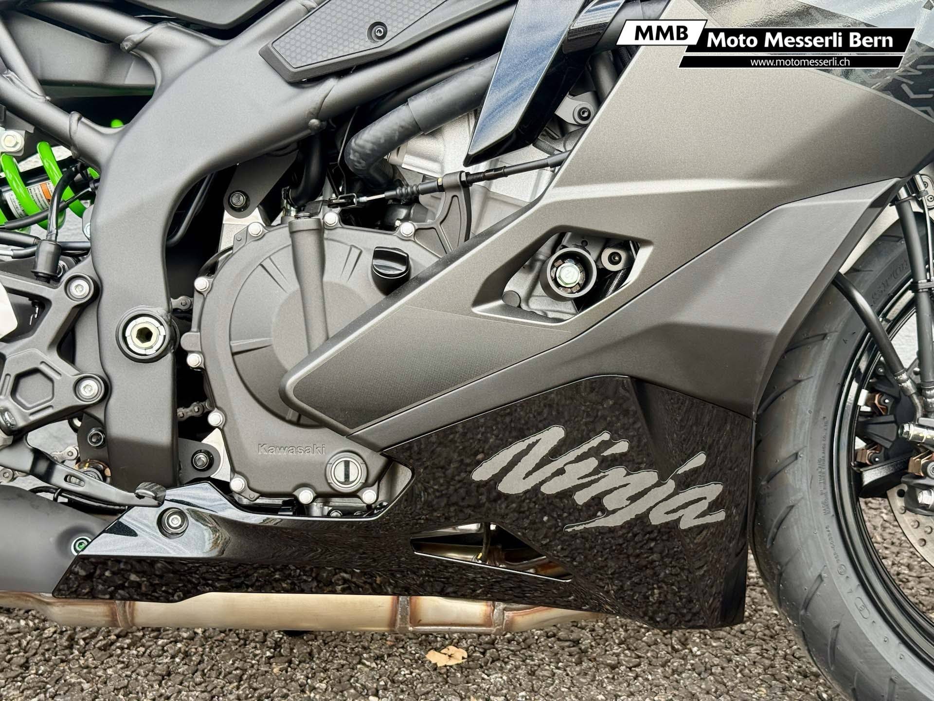 KAWASAKI Ninja ZX-4RR-image-10