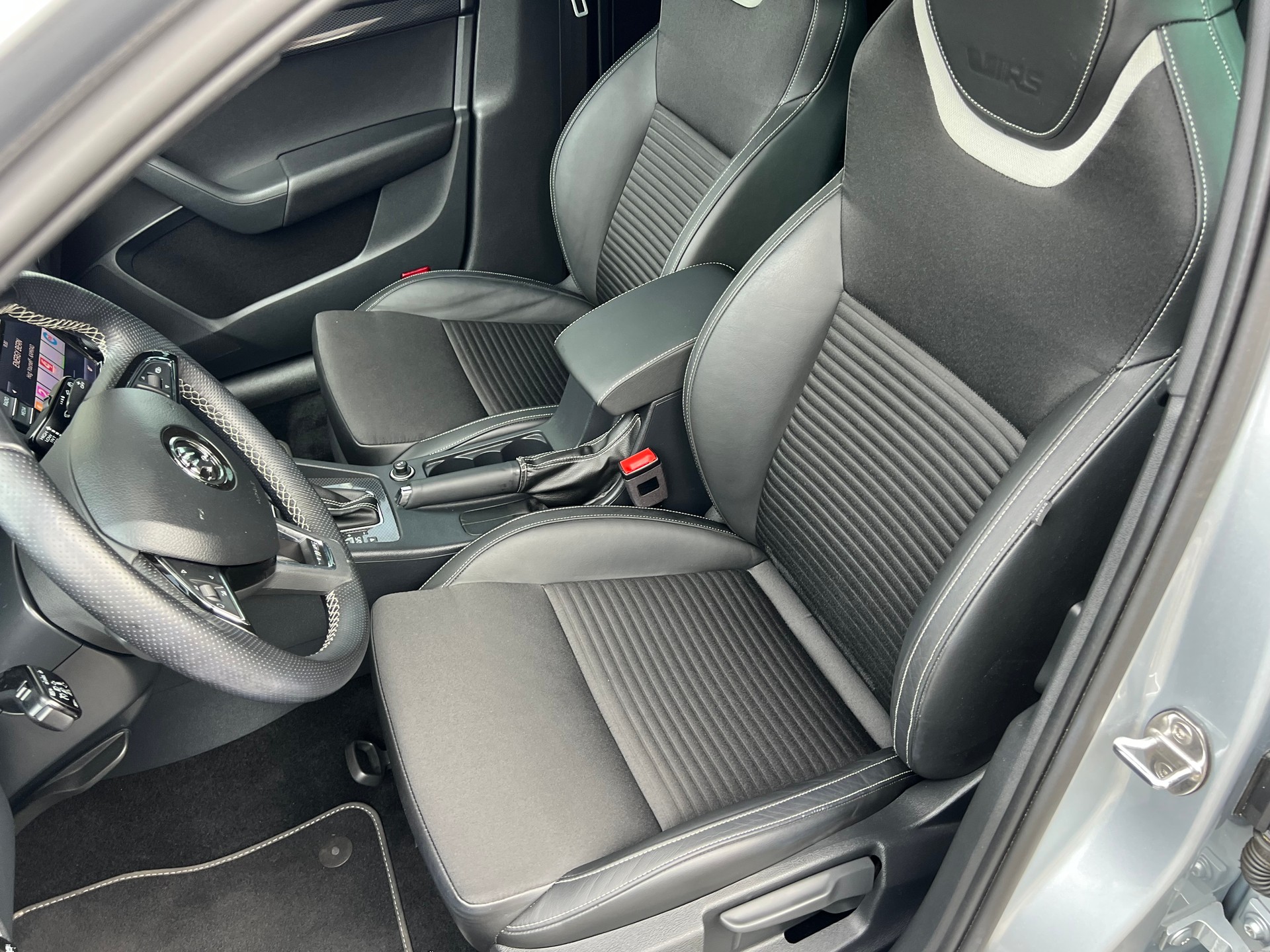 SKODA Octavia Combi 2.0 TSI RS DSG *** Navigation * Teilleder * Radio- DAB * frisch ab MFK * 1 Jahr Garantie ist möglich ***-image-16
