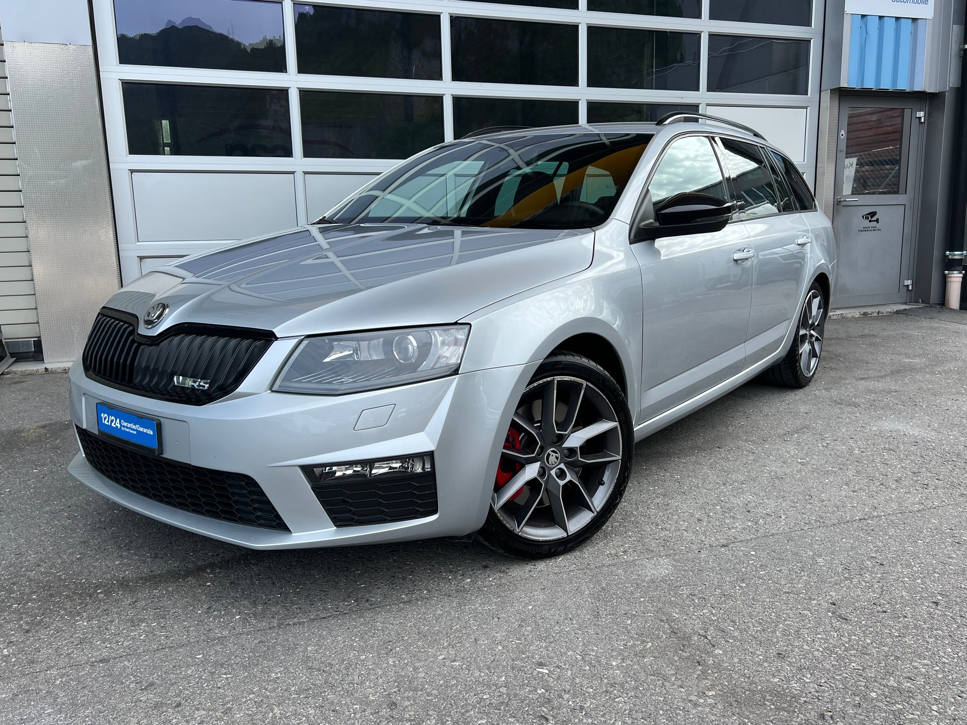 SKODA Octavia Combi 2.0 TSI RS DSG *** Navigation * Teilleder * Radio- DAB * frisch ab MFK * 1 Jahr Garantie ist möglich ***-showroom-element-1