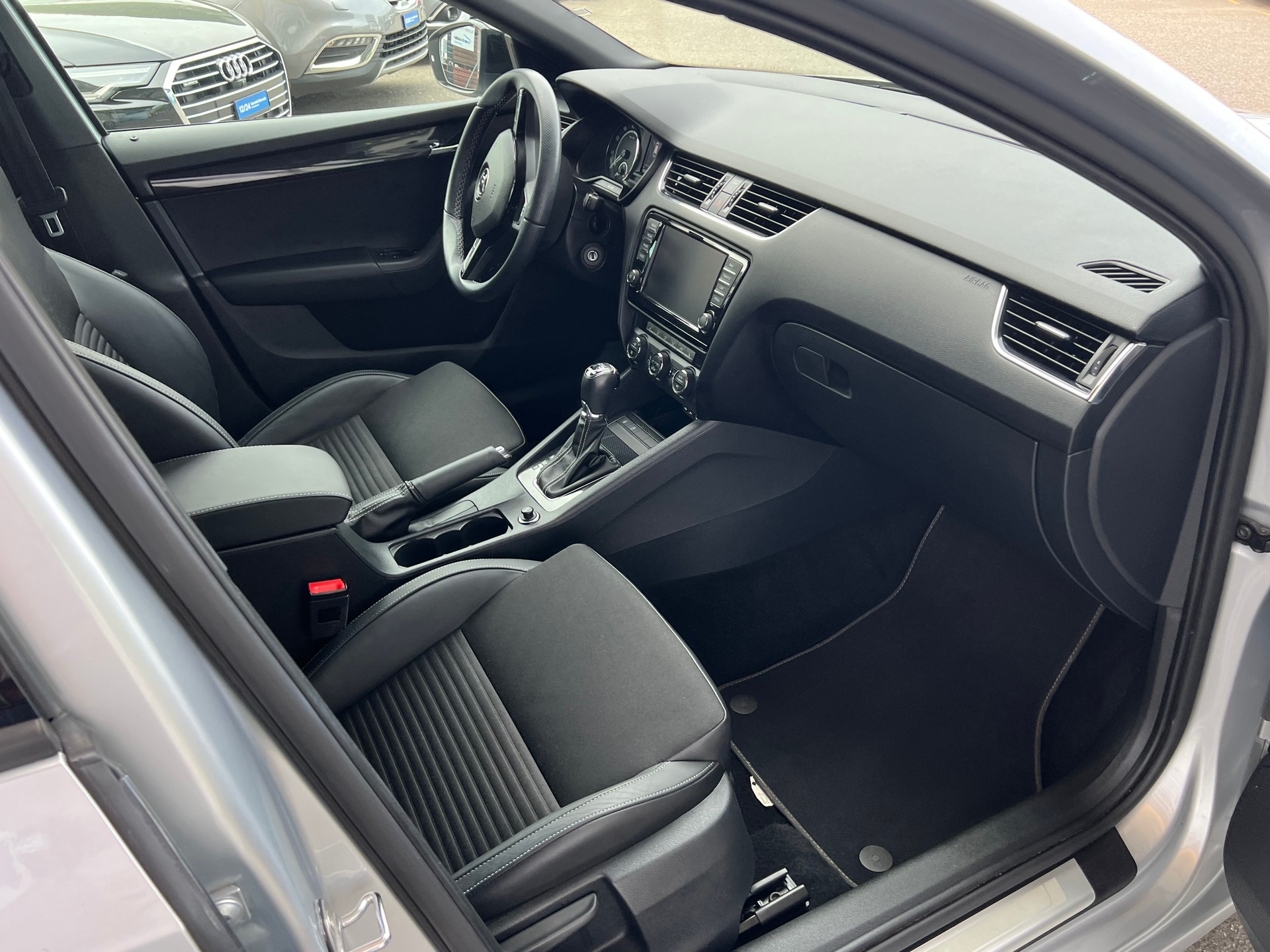 SKODA Octavia Combi 2.0 TSI RS DSG *** Navigation * Teilleder * Radio- DAB * frisch ab MFK * 1 Jahr Garantie ist möglich ***-image-15