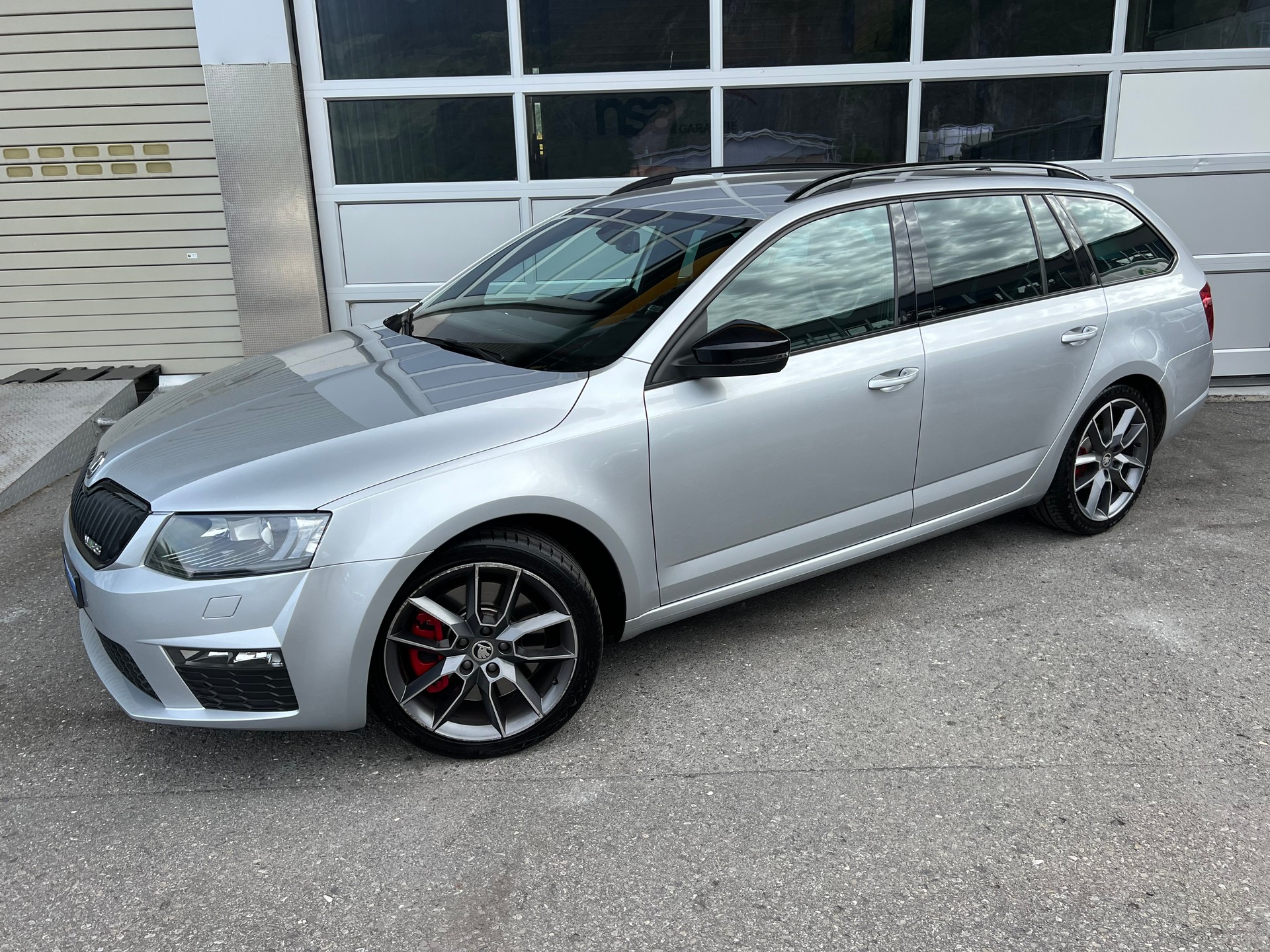 SKODA Octavia Combi 2.0 TSI RS DSG *** Navigation * Teilleder * Radio- DAB * frisch ab MFK * 1 Jahr Garantie ist möglich ***-showroom-element-3