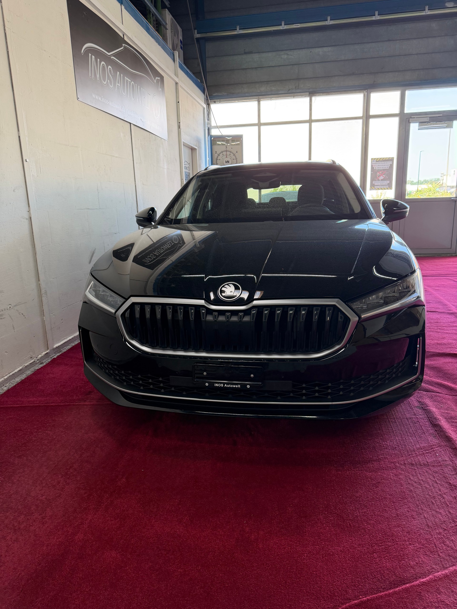SKODA Superb Combi 2.0 TDi Selection DSG-image-1