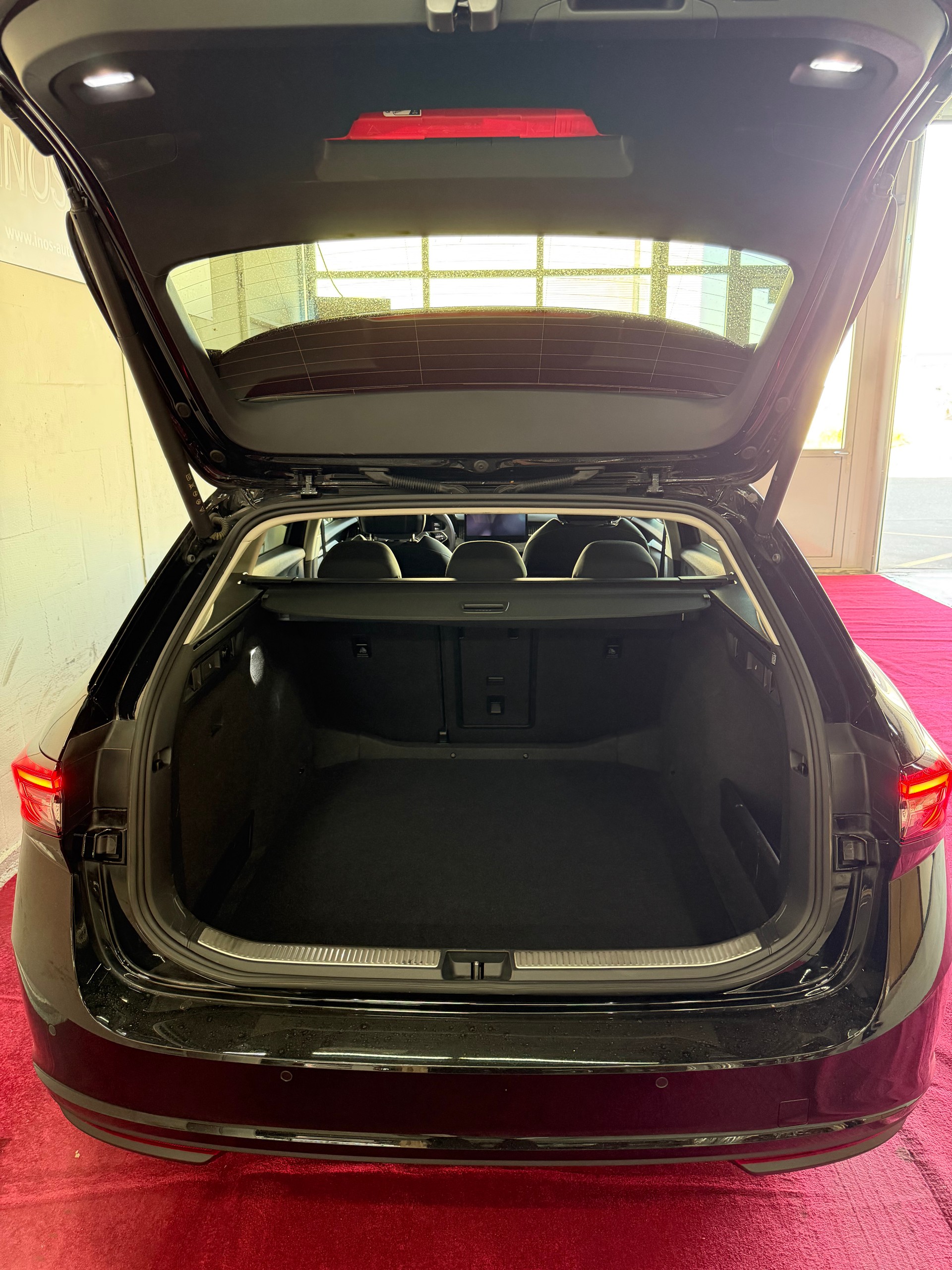 SKODA Superb Combi 2.0 TDi Selection DSG-image-6