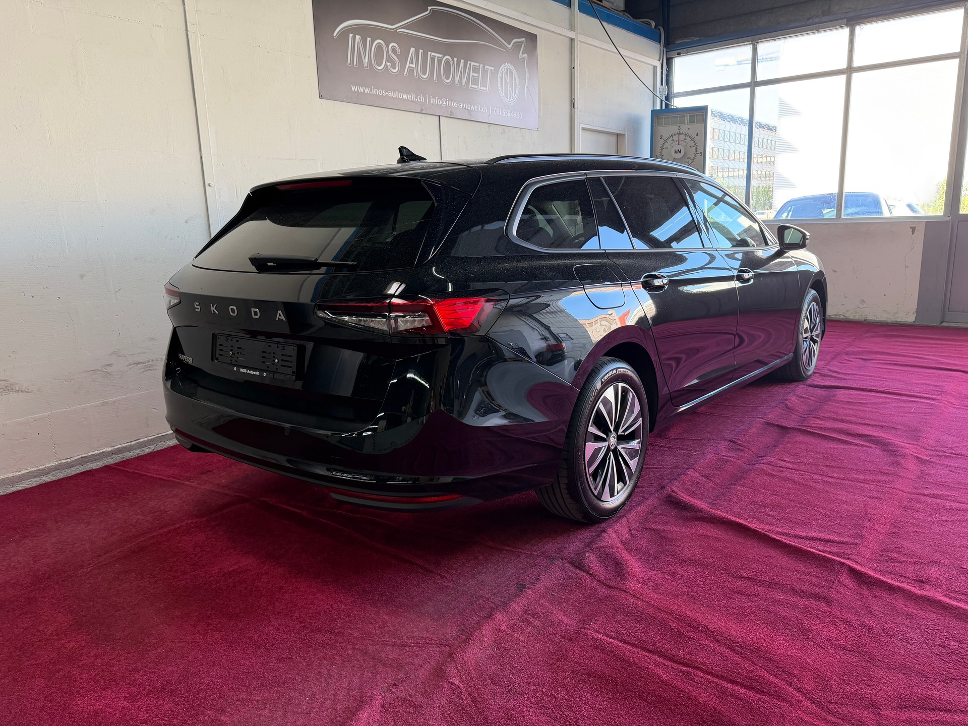SKODA Superb Combi 2.0 TDi Selection DSG-image-4