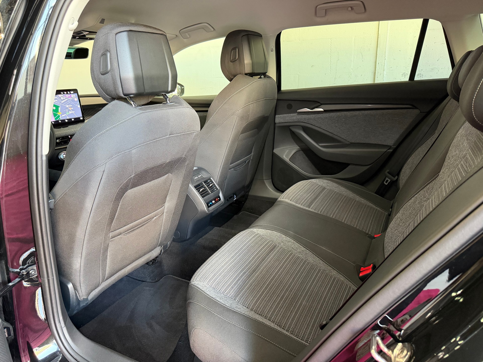 SKODA Superb Combi 2.0 TDi Selection DSG-image-13