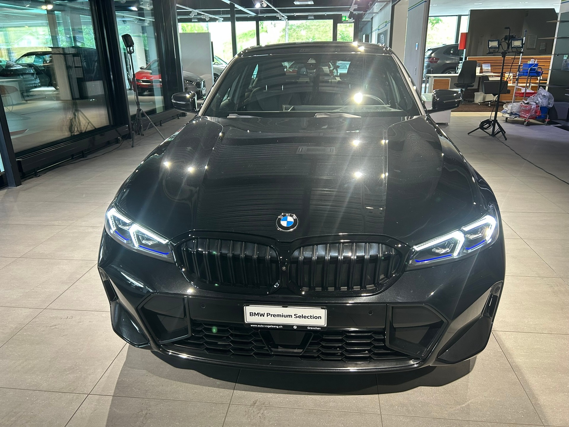 BMW 320d xDrive 48V Steptronic M Sport Pro-showroom-element-3