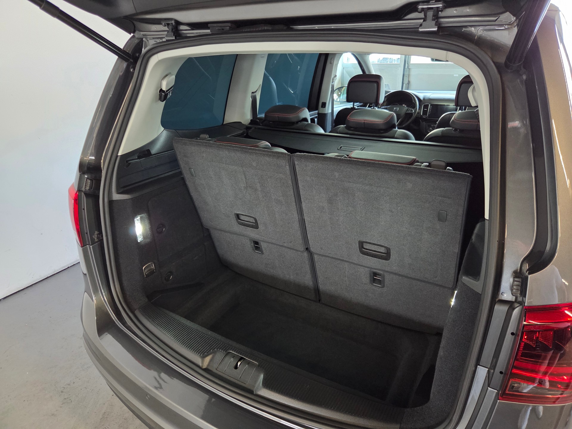 SEAT Alhambra 7-Plätzer 2.0 TSI 220 FR Line DSG-image-24