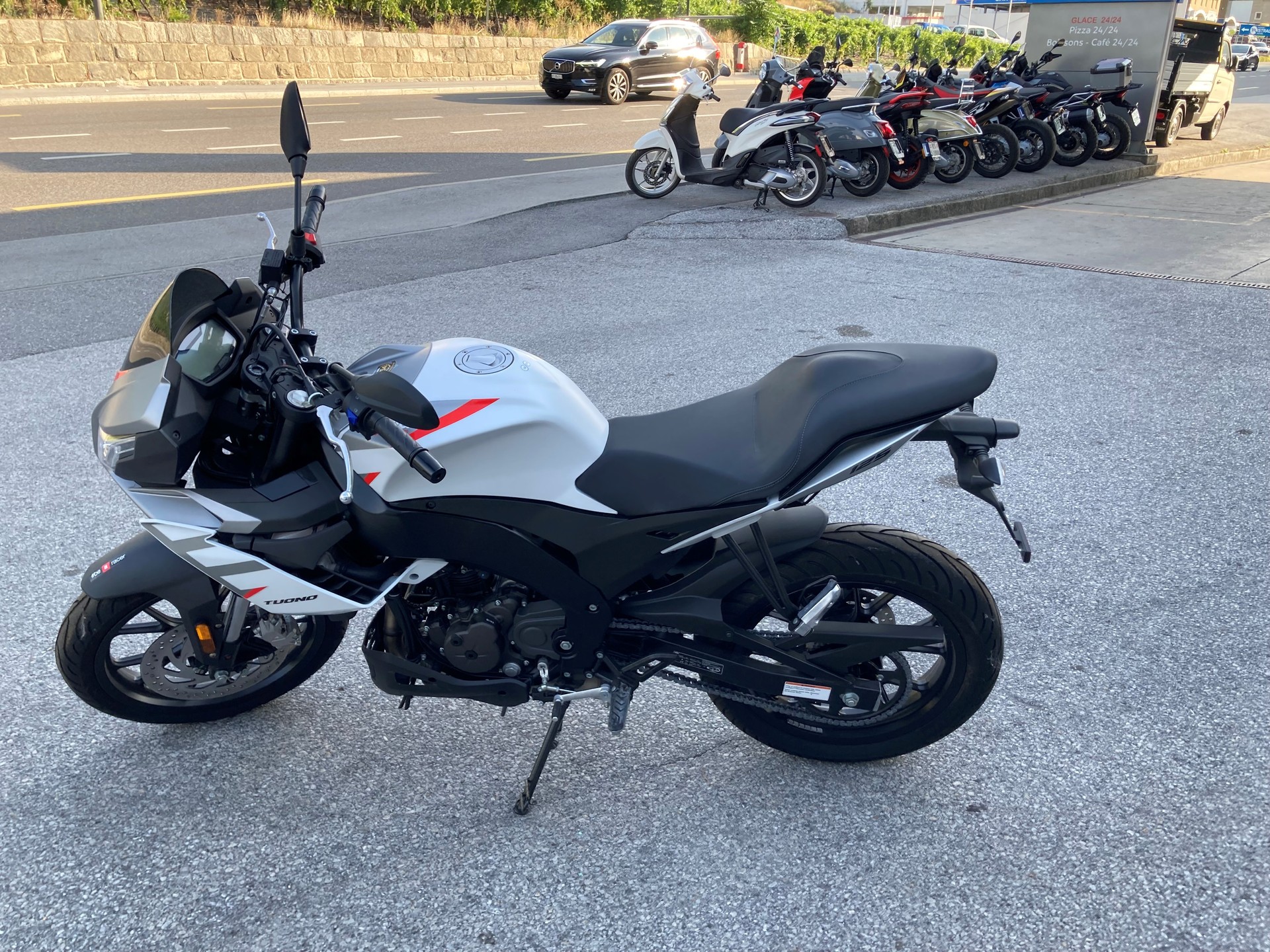 APRILIA Tuono 125-image-2