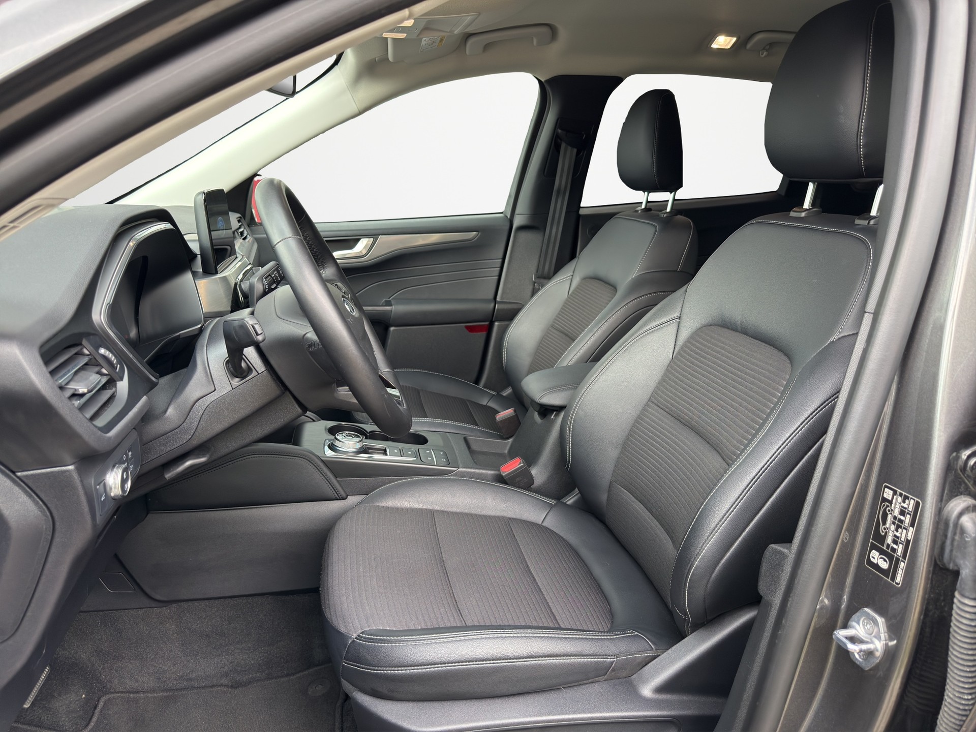 FORD Kuga 2.5 FHEV Titanium X 4WD LEASING AB 272.95 CHF / MONAT-image-6