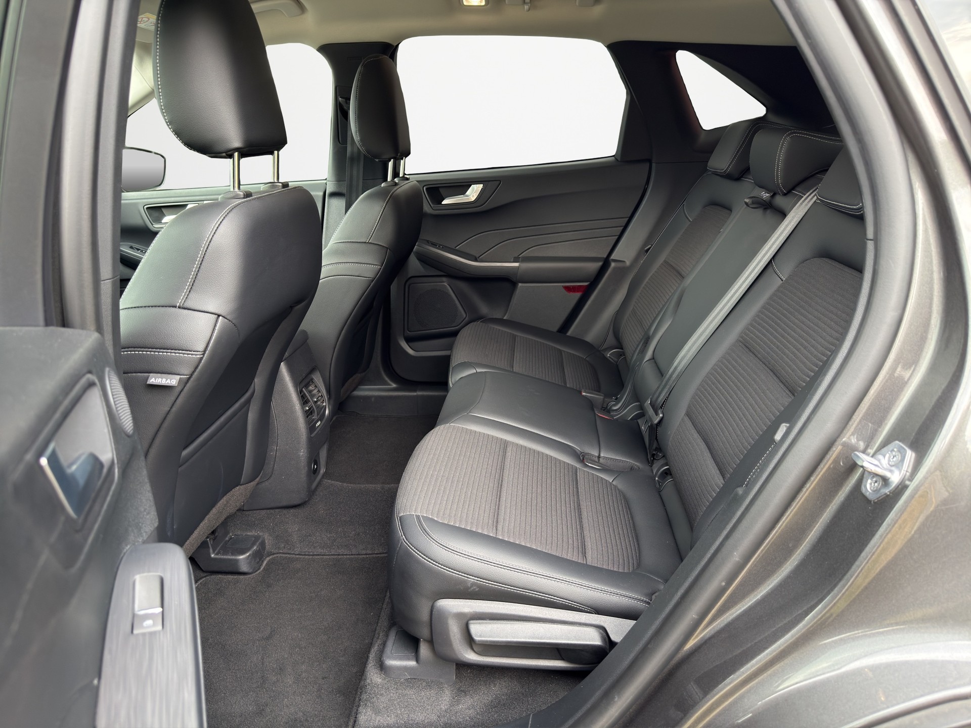 FORD Kuga 2.5 FHEV Titanium X 4WD LEASING AB 272.95 CHF / MONAT-image-9