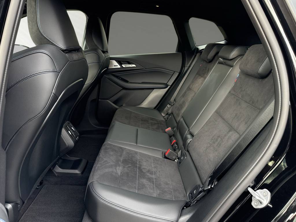 BMW 230e xDrive Active Tourer M Sport-image-7