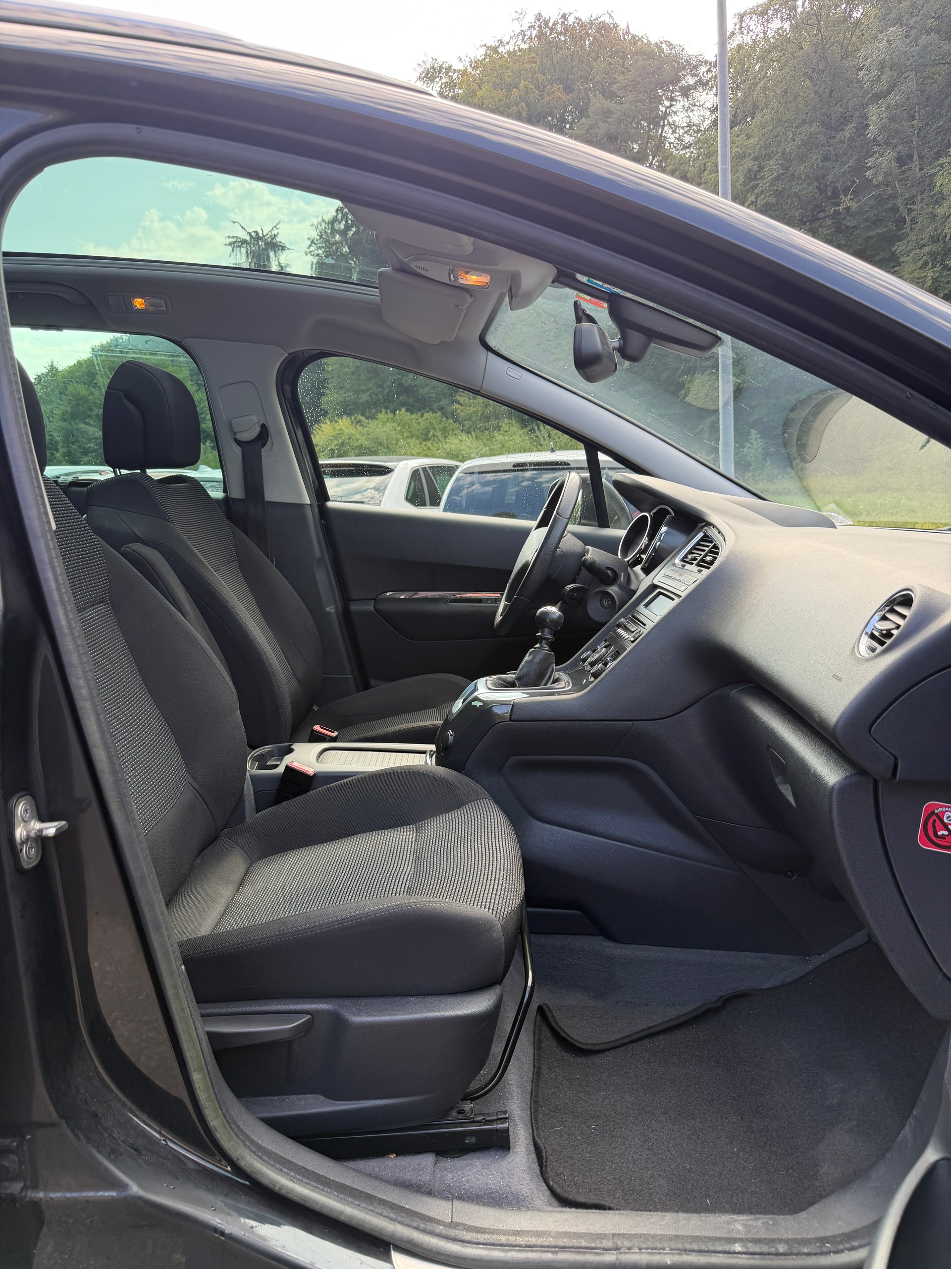 PEUGEOT 5008 1.6 16V T Sport Pack-image-10