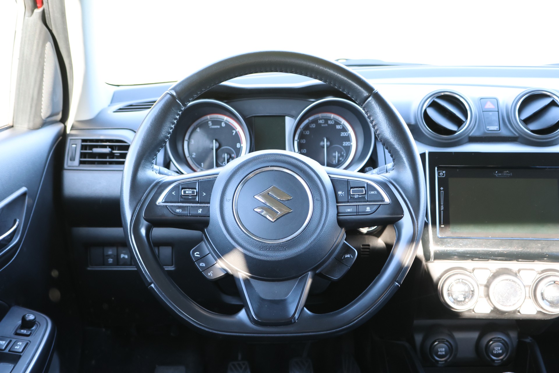 SUZUKI Swift 1.2 Compact Top 4x4 Hybrid-image-5