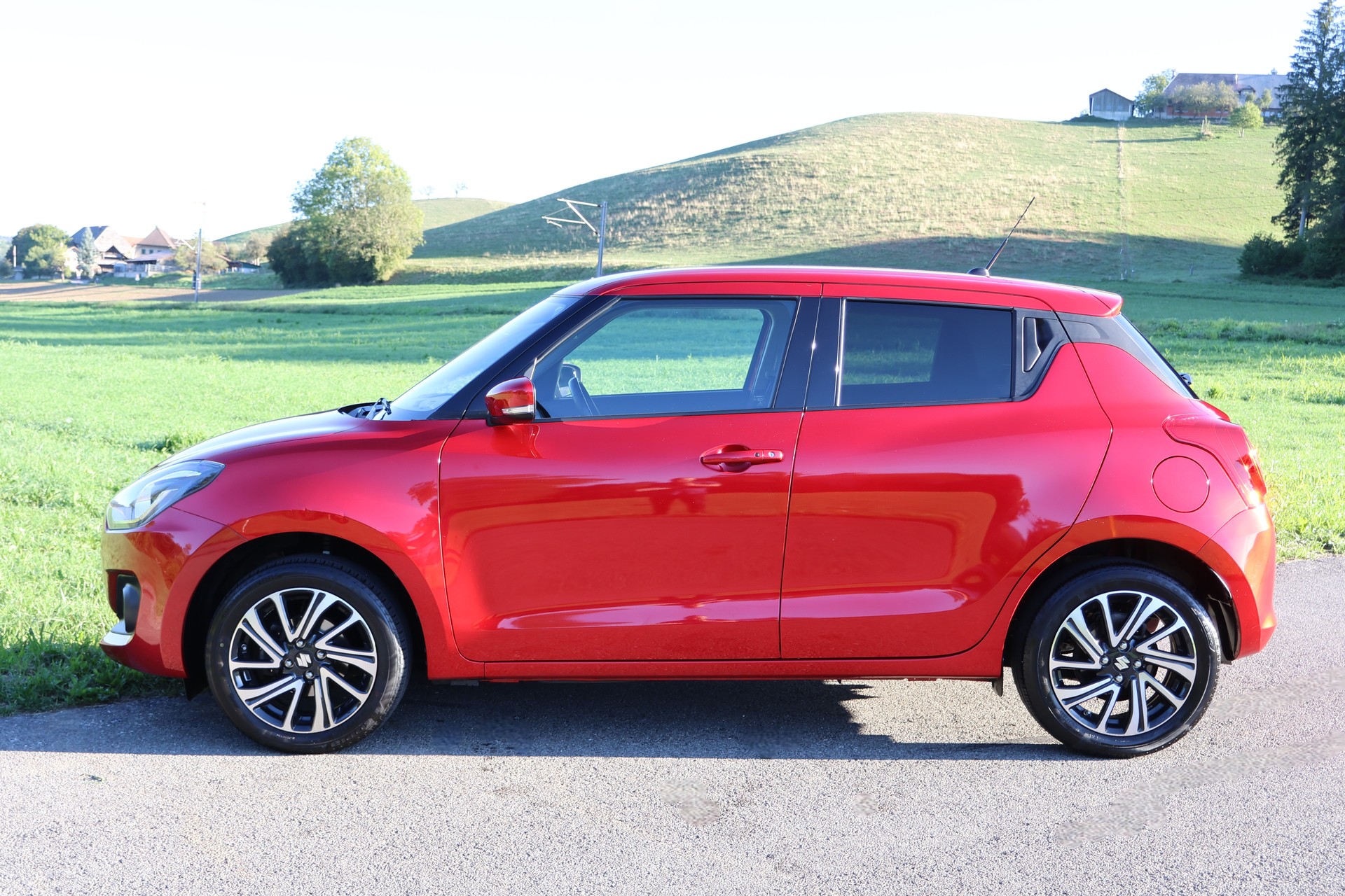 SUZUKI Swift 1.2 Compact Top 4x4 Hybrid-showroom-element-1