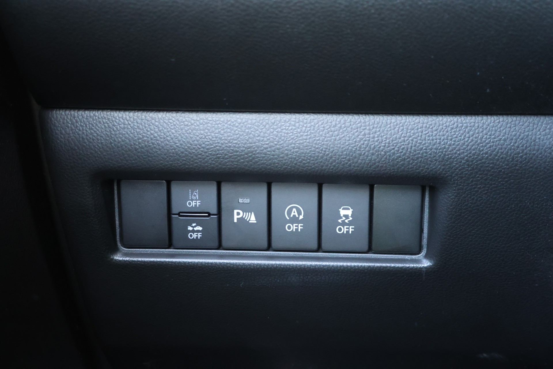 SUZUKI Swift 1.2 Compact Top 4x4 Hybrid-image-9