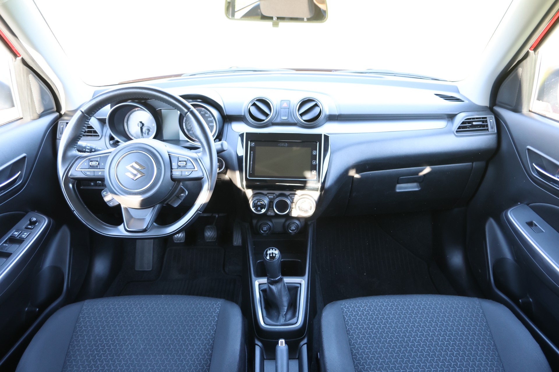 SUZUKI Swift 1.2 Compact Top 4x4 Hybrid-showroom-element-3