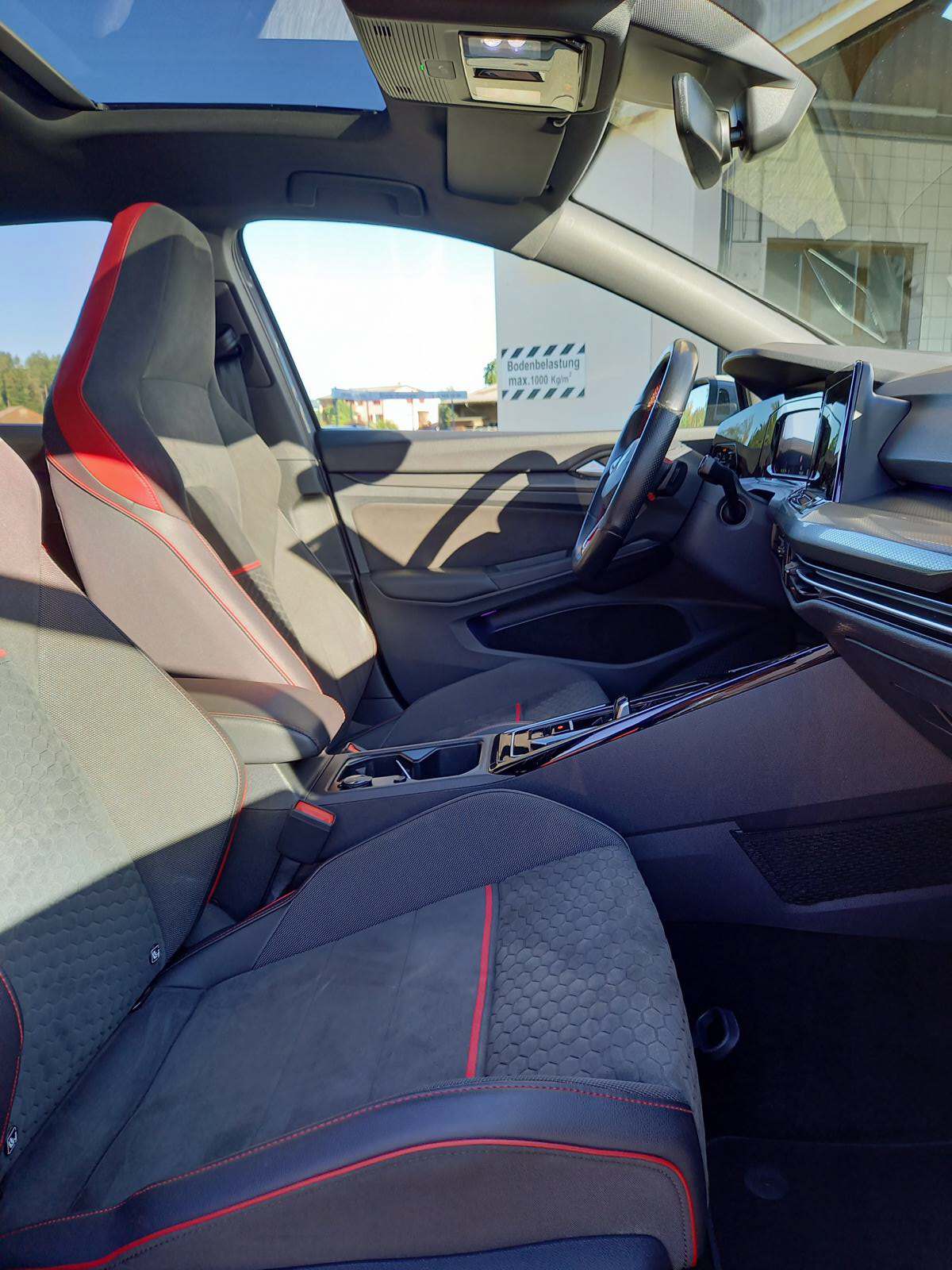 VW Golf 2.0 TSI GTI Clubsport DSG-image-11