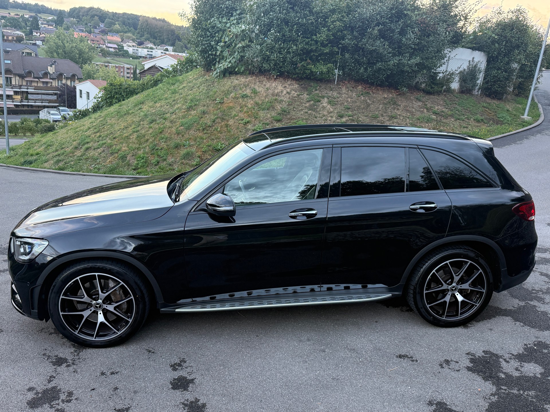 MERCEDES-BENZ GLC 300 d AMG Line 4Matic 9G-Tronic-showroom-element-3