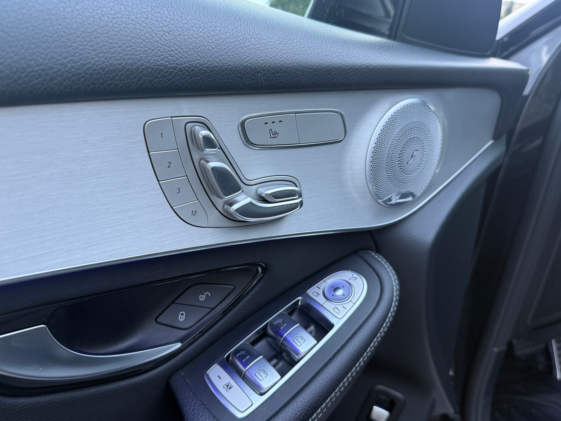 MERCEDES-BENZ GLC 300 d AMG Line 4Matic 9G-Tronic-image-9