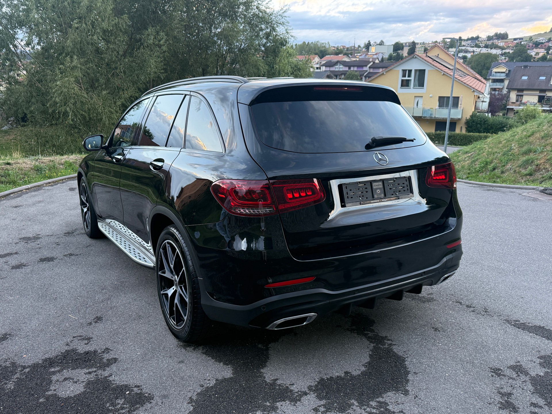 MERCEDES-BENZ GLC 300 d AMG Line 4Matic 9G-Tronic-image-4