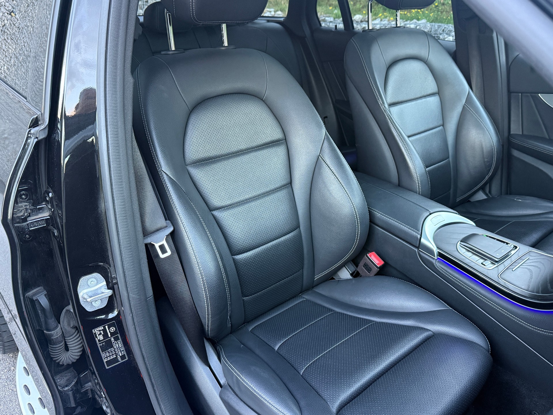 MERCEDES-BENZ GLC 300 d AMG Line 4Matic 9G-Tronic-image-11