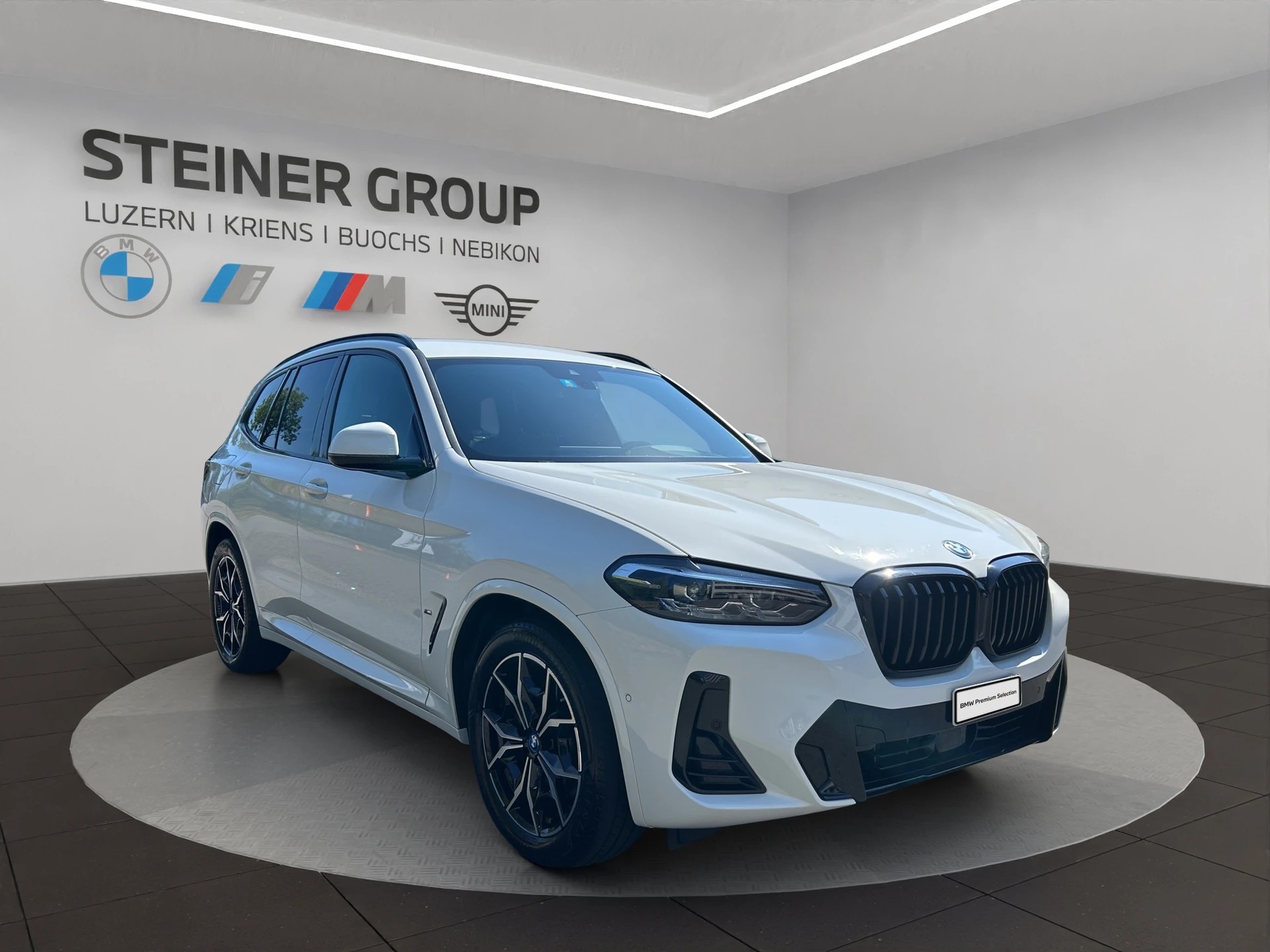 BMW X3 xDrive 30e M Sport-showroom-element-2