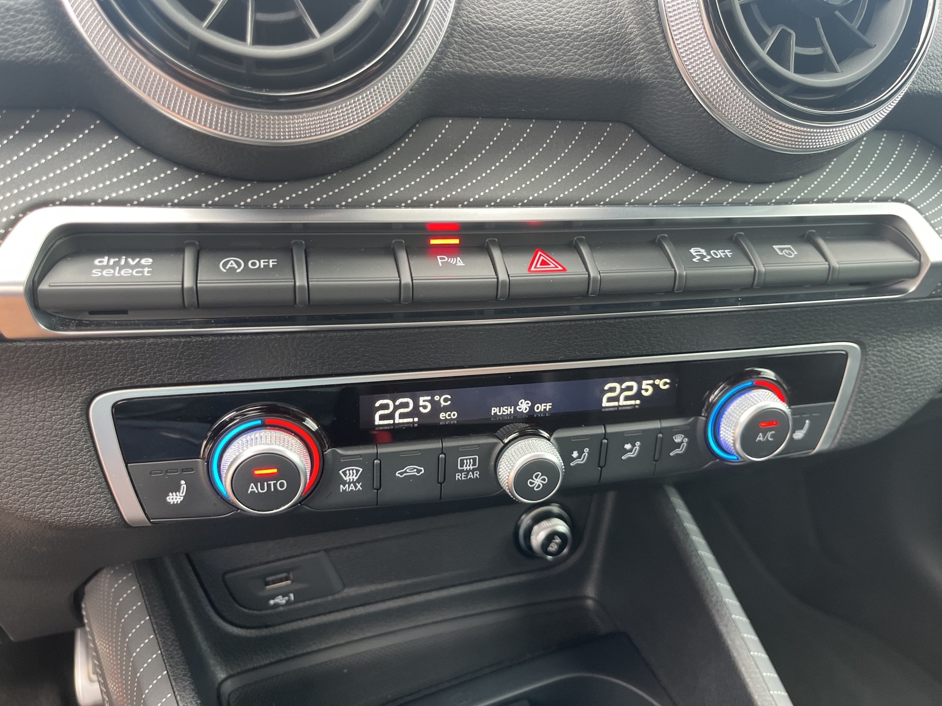 AUDI SQ2 TFSI quattro S-tronic*ALL-BLACK*Sonos Sound, Matrix, Rückfahrkamera, (5-Jahre Garantie)-image-17