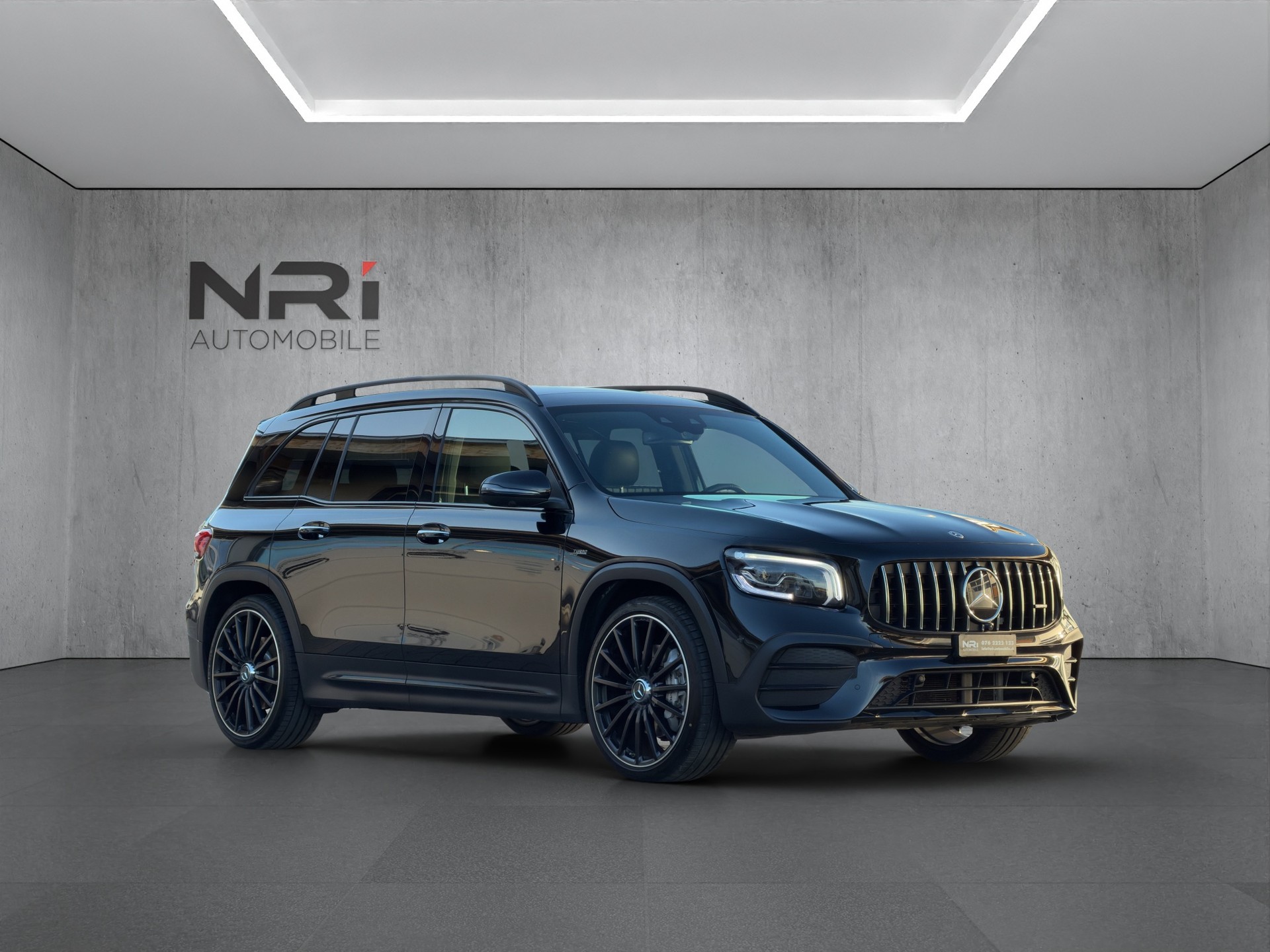 MERCEDES-BENZ GLB 35 AMG 4matic-showroom-element-2