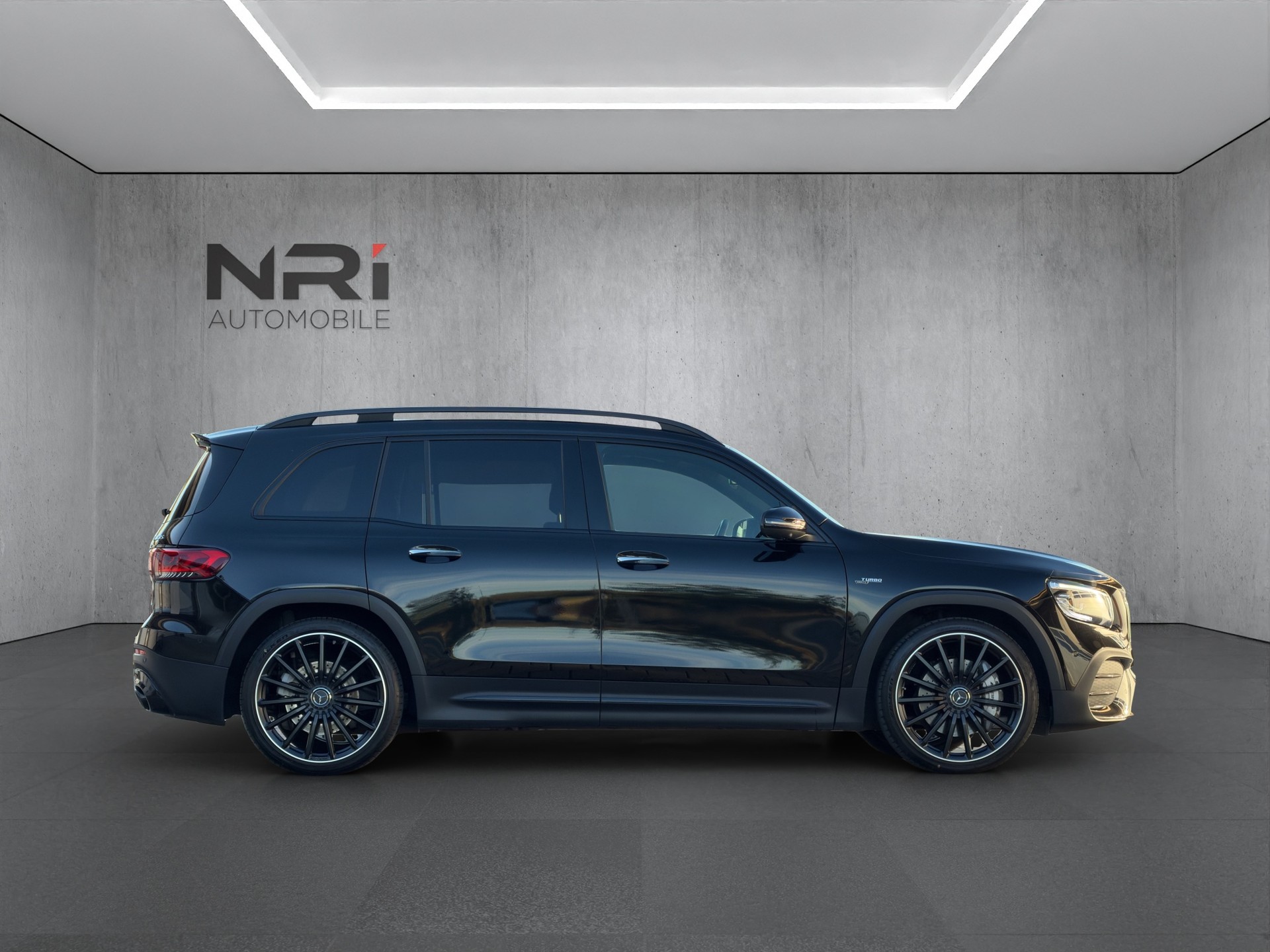MERCEDES-BENZ GLB 35 AMG 4matic-showroom-element-3