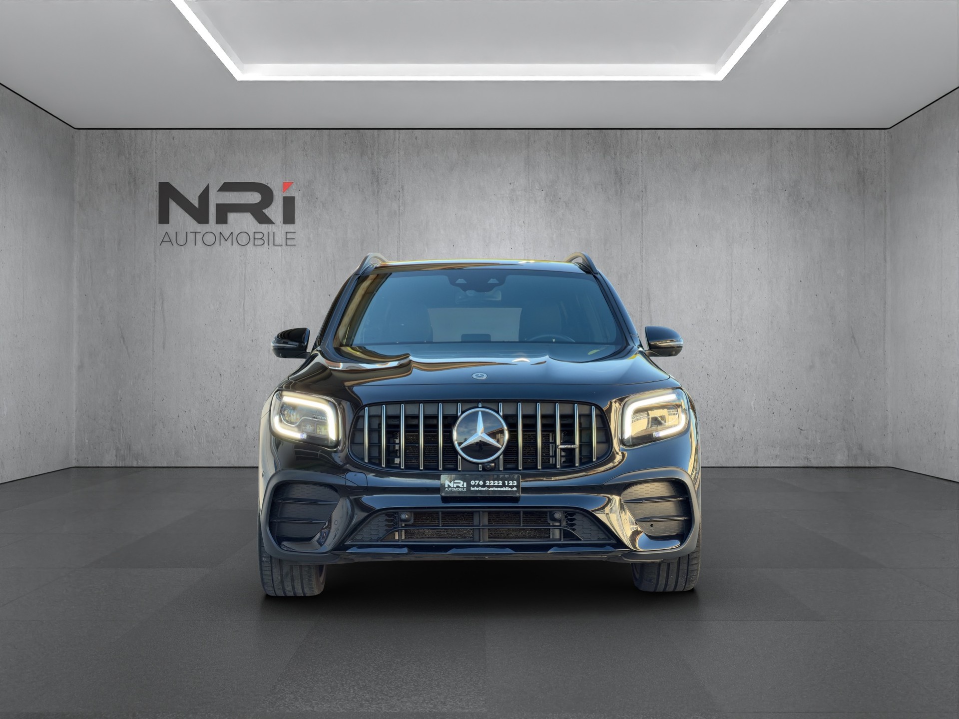 MERCEDES-BENZ GLB 35 AMG 4matic-showroom-element-1