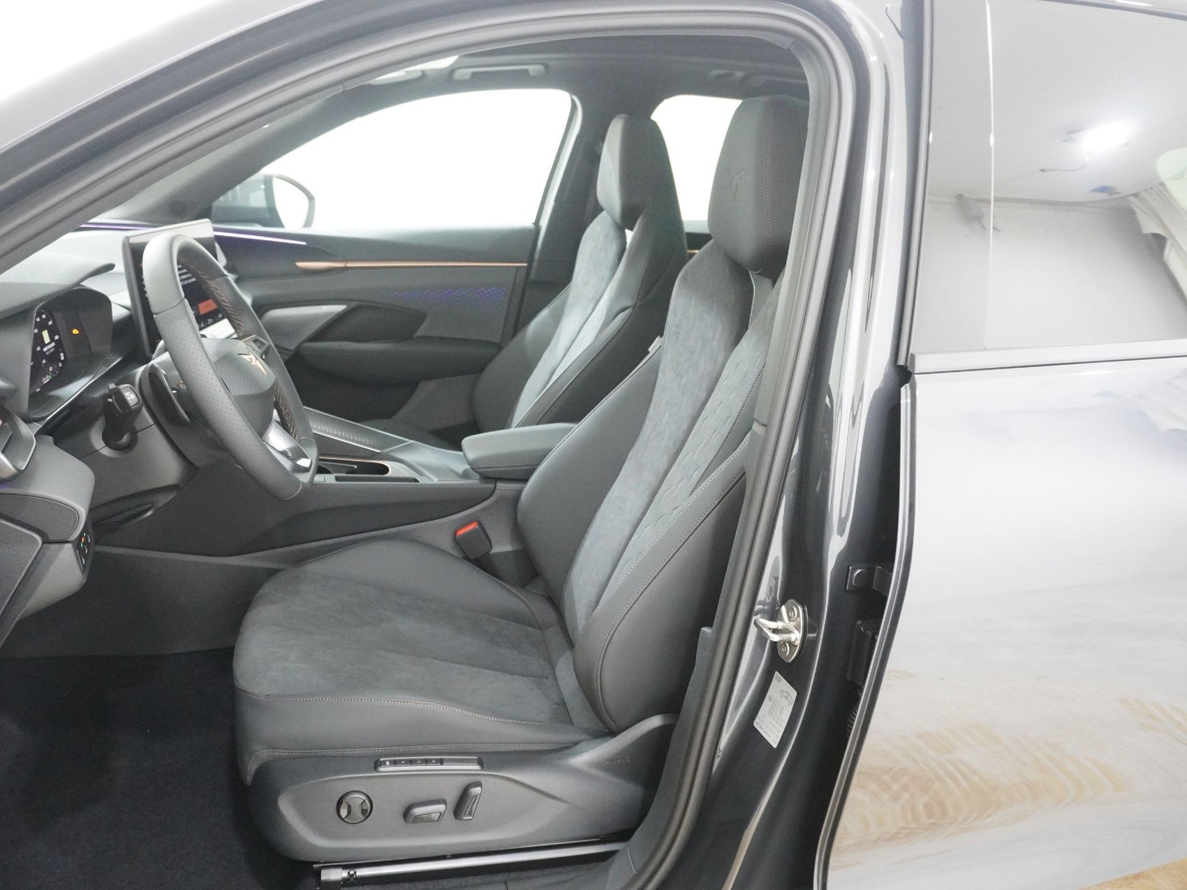 CUPRA Terramar 1.5 e-Plug-in-HYBRID VZ DSG-image-7