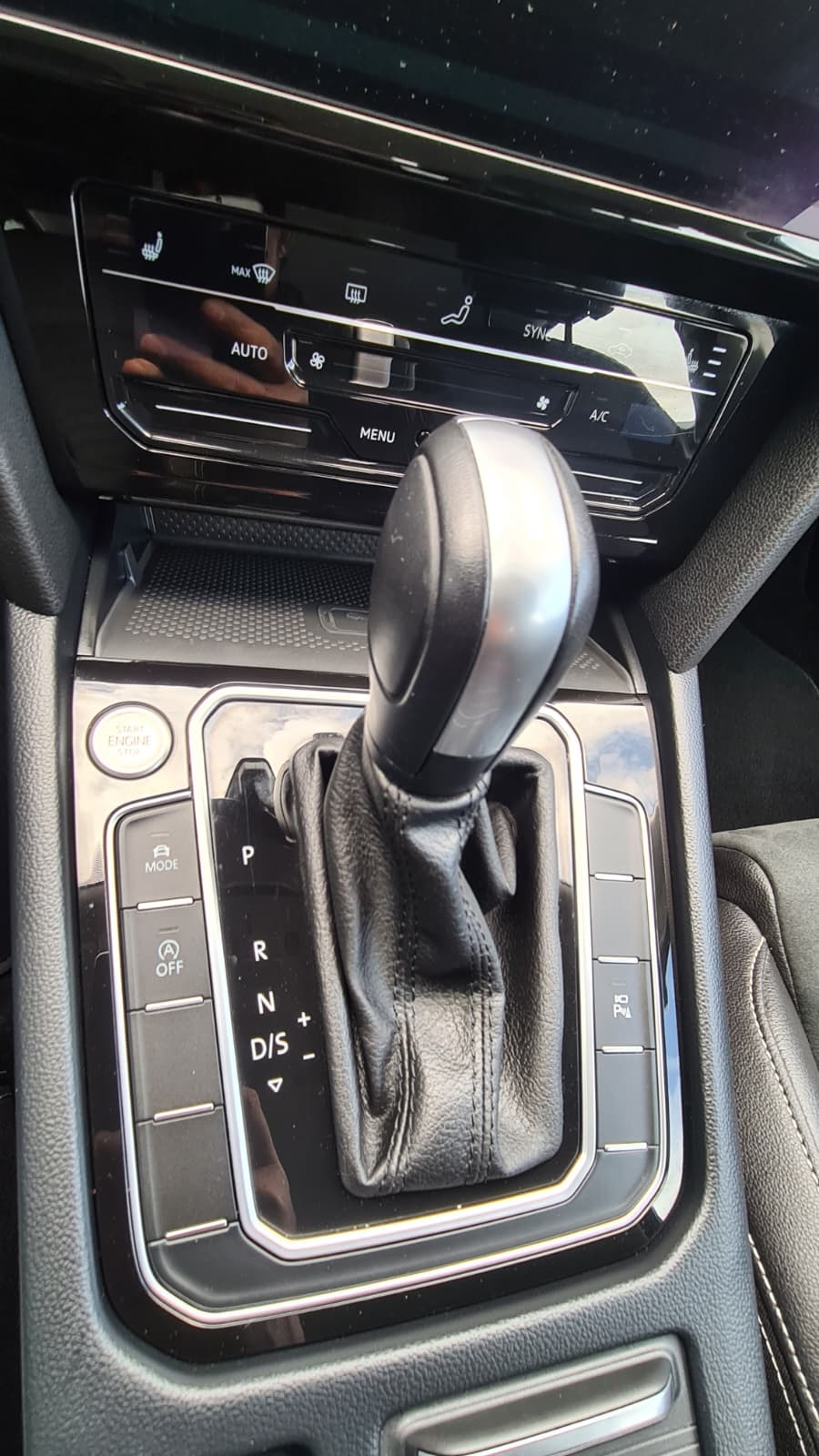 VW Passat 2.0 TDI BMT Elegance 4Motion DSG ** Alcantara-Leder ** Gr-Navi ** RF-Kamera ** Abstandsregelsysteme ** Sitzheizung **-image-12