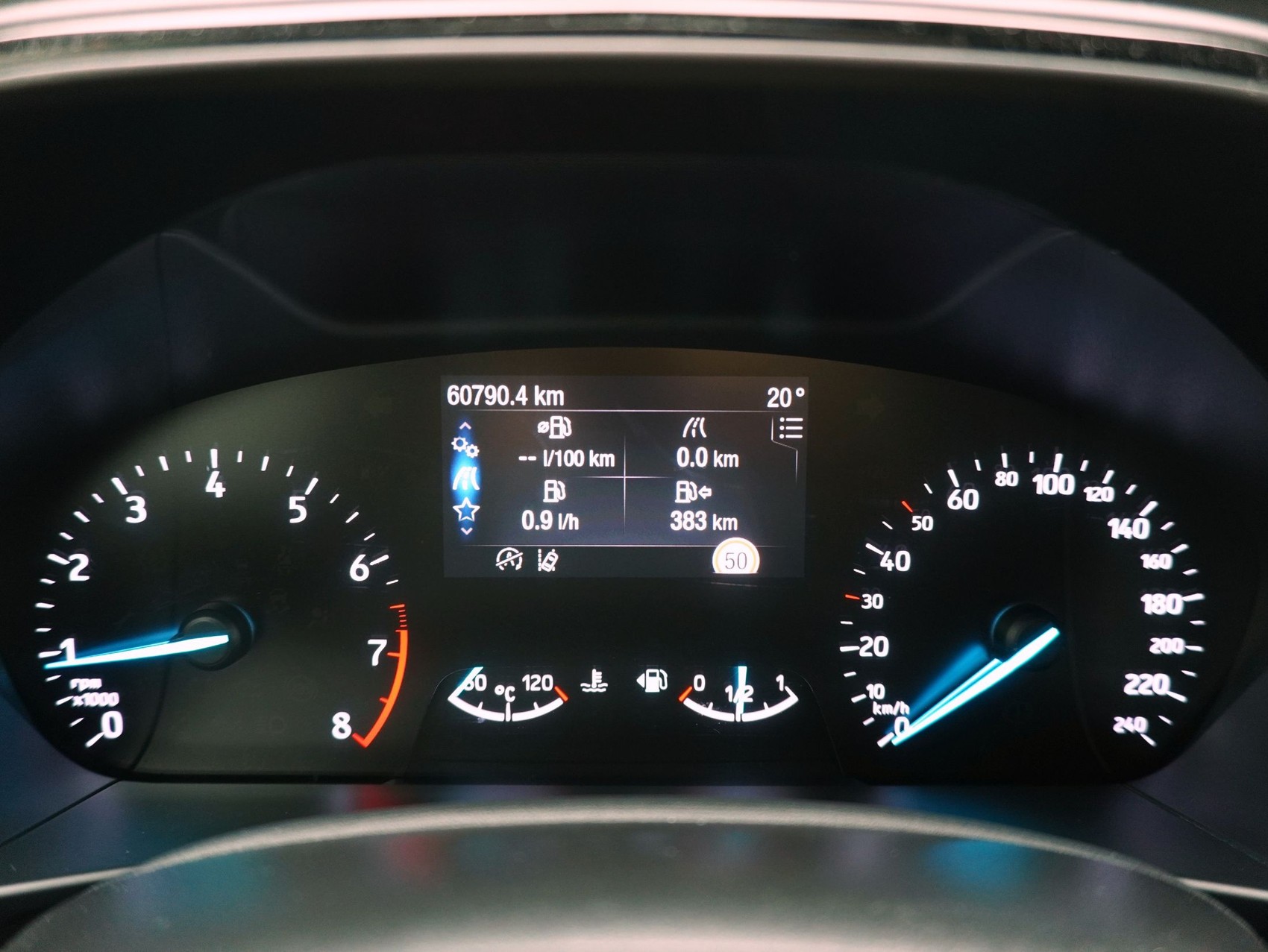 FORD Focus Station Wagon 1.0i EcoB ST-Line-image-18