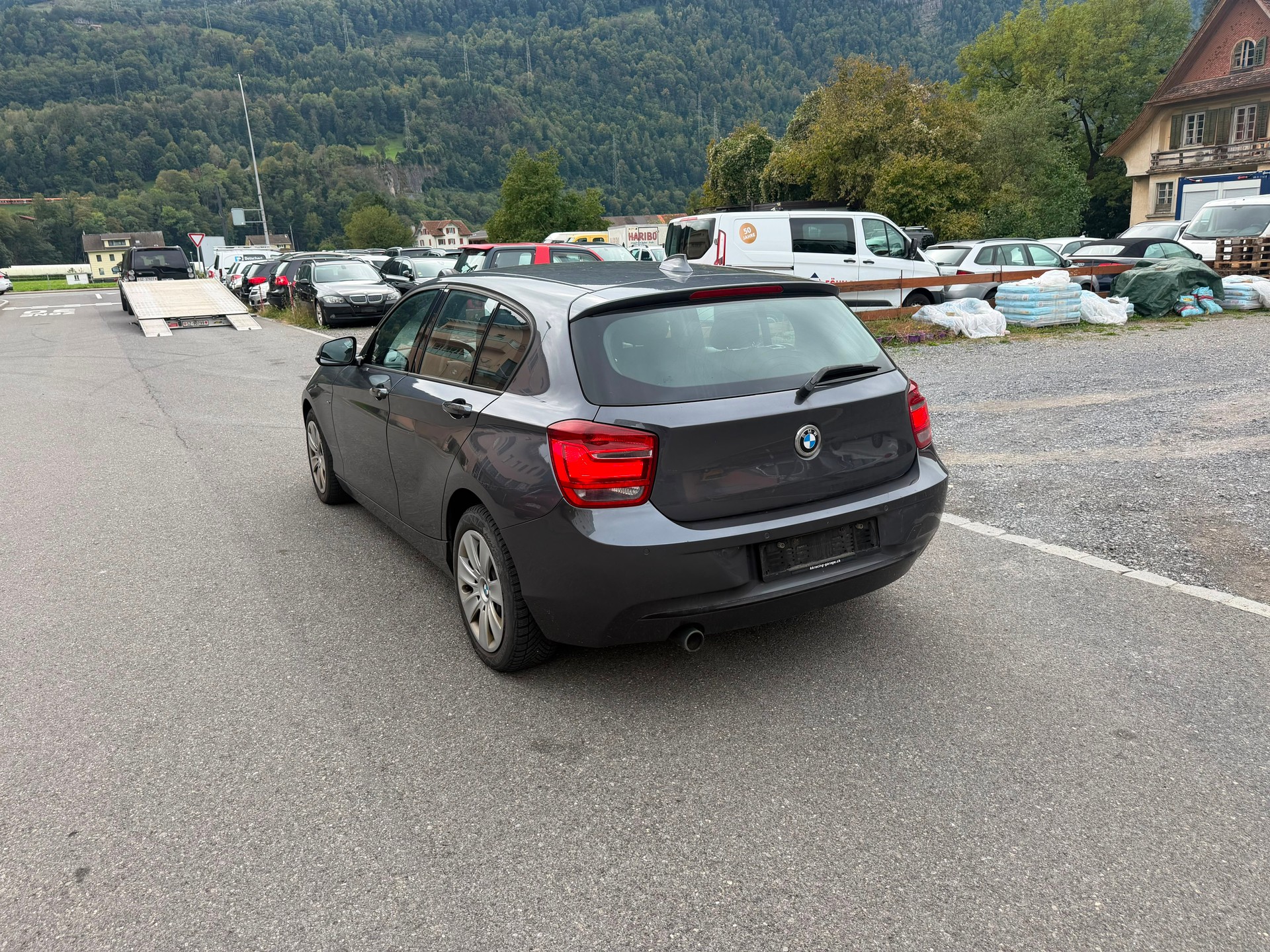 BMW 120d Sport Line-showroom-element-2