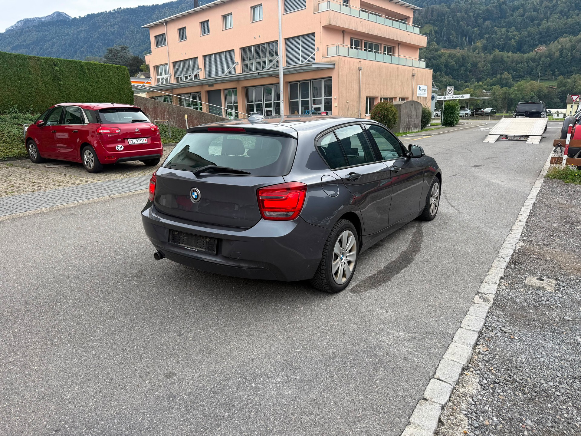 BMW 120d Sport Line-showroom-element-3