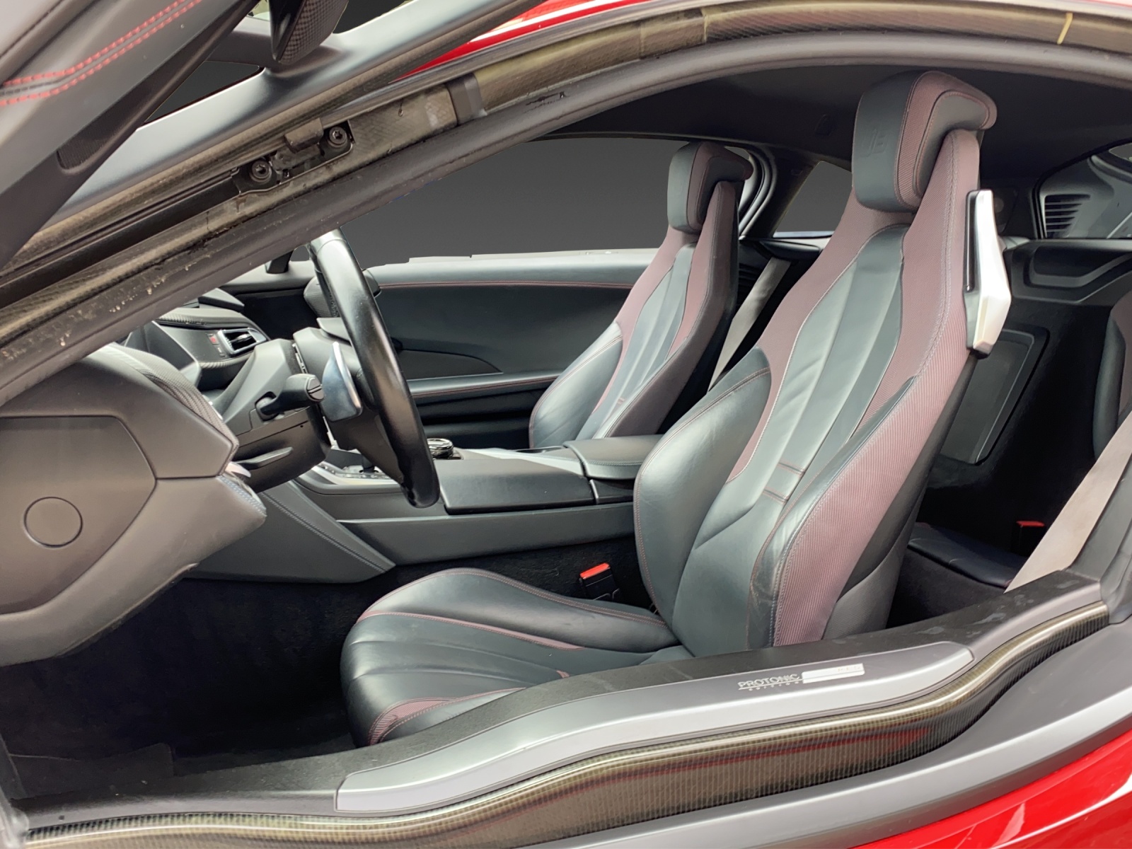 BMW i8 Coupé Protonic Red Edition-image-12