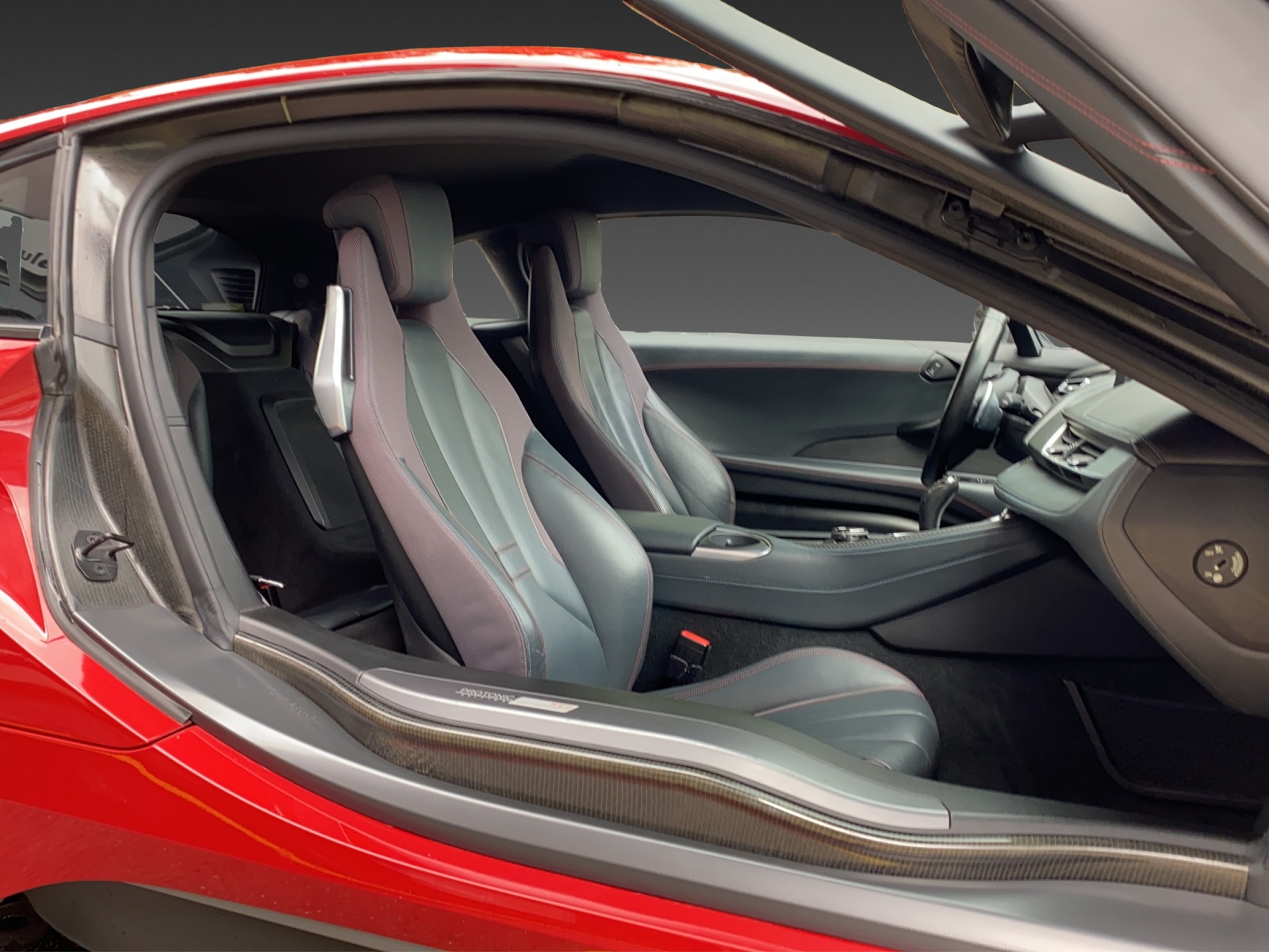 BMW i8 Coupé Protonic Red Edition-image-11