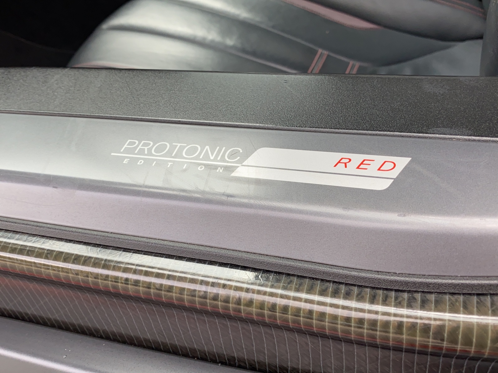 BMW i8 Coupé Protonic Red Edition-image-13