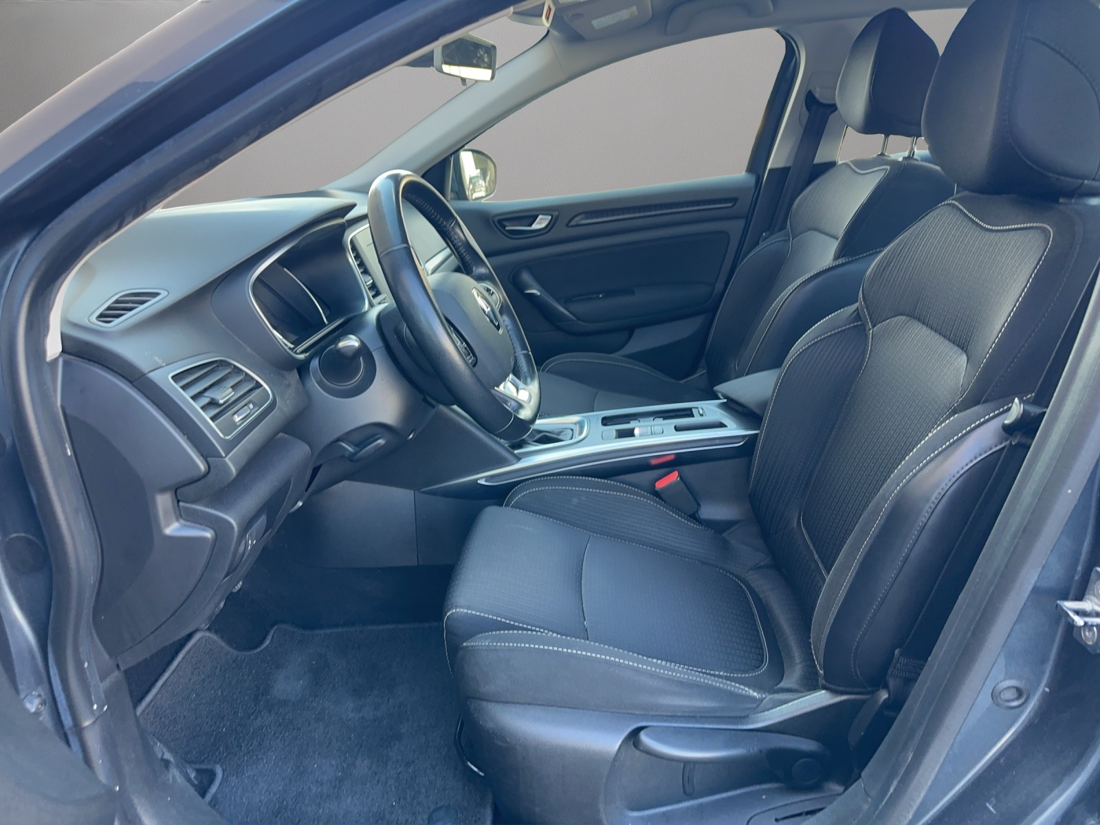 RENAULT Mégane Grandtour 1.2 16V Turbo Bose EDC-image-8