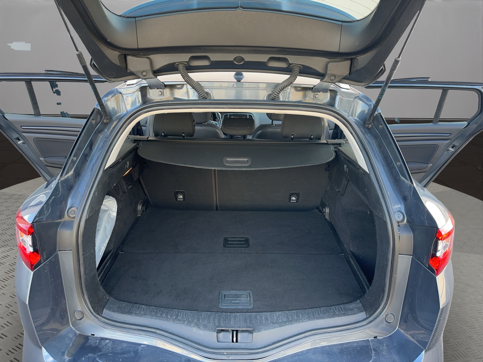 RENAULT Mégane Grandtour 1.2 16V Turbo Bose EDC-image-18