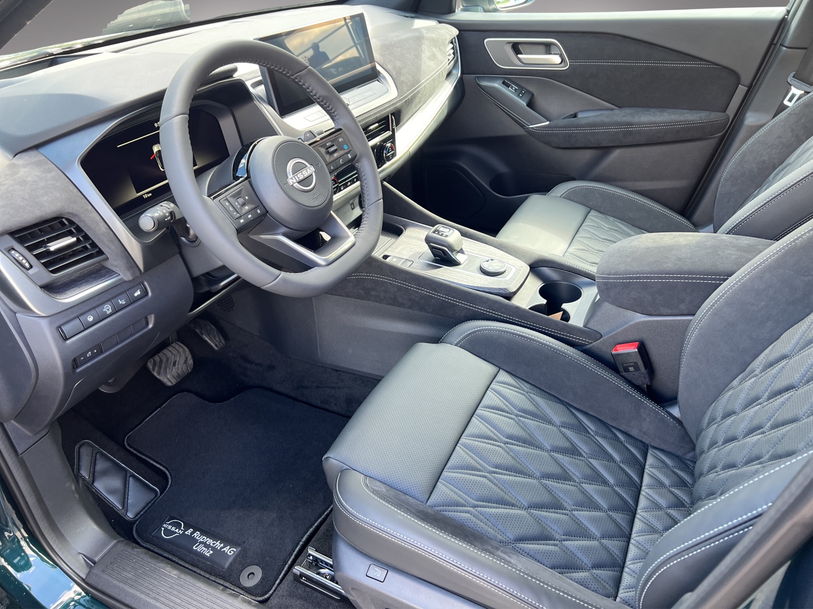 NISSAN Qashqai 1.3 DIG-T 158 Tekna+ 4x4-image-5
